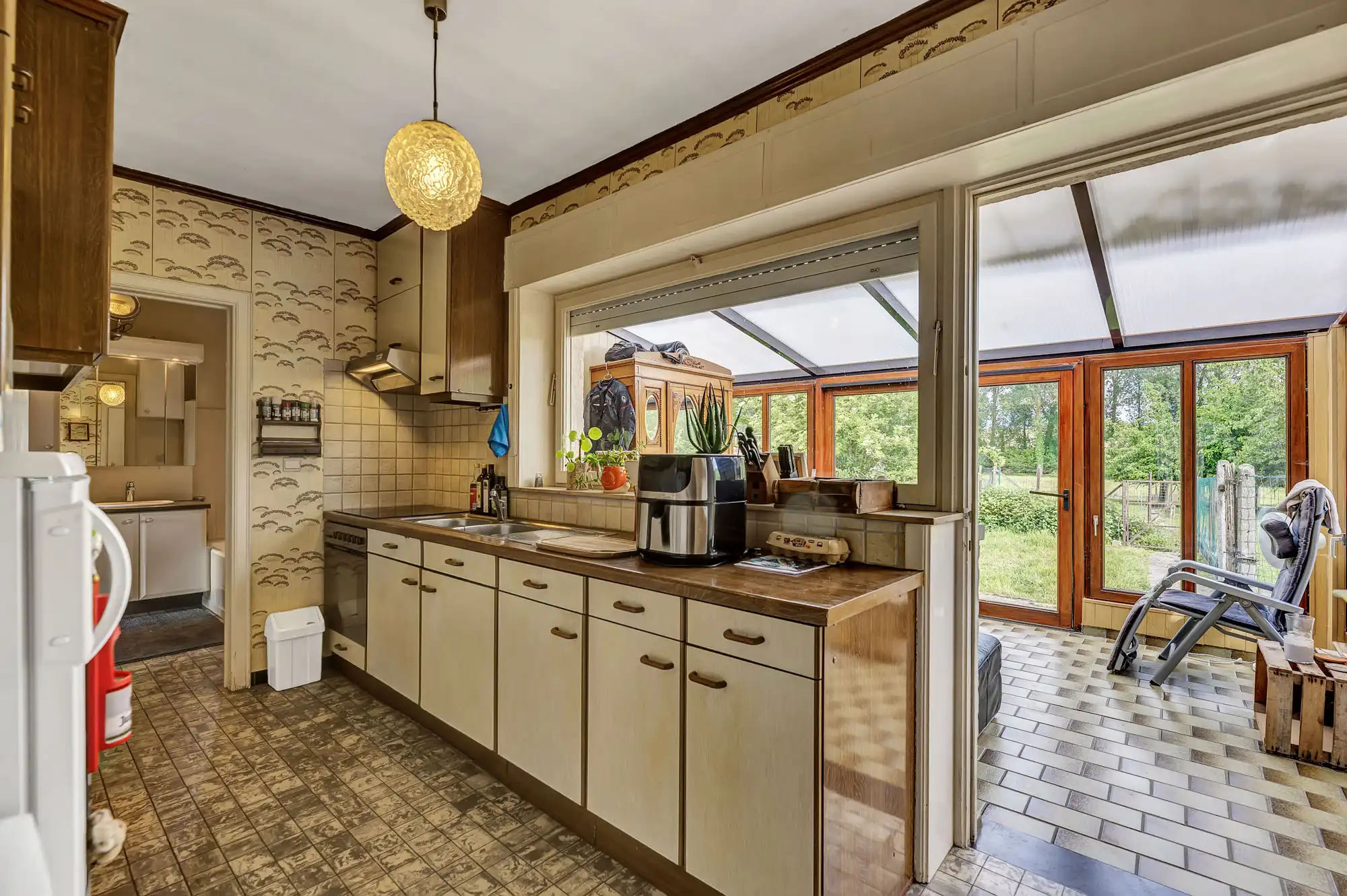 Woning op landelijke ligging met opslagplaats foto 11