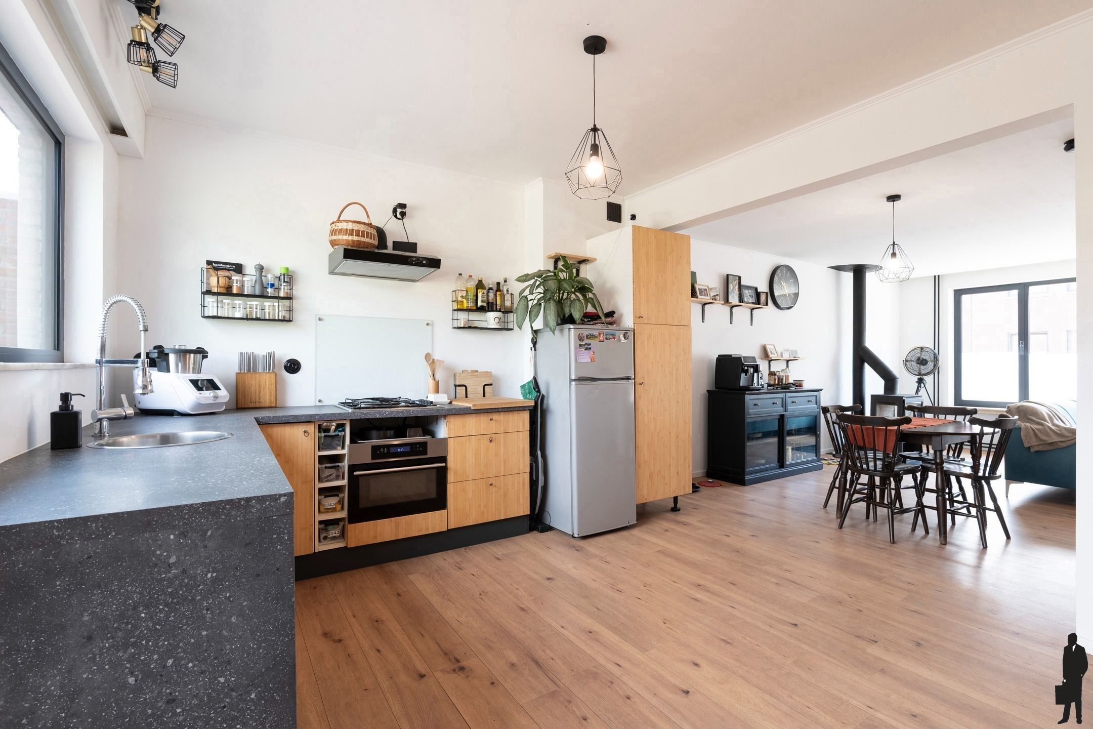 Bel-etage woning met 3slks, inpandige garage en hobbyruimte foto 4