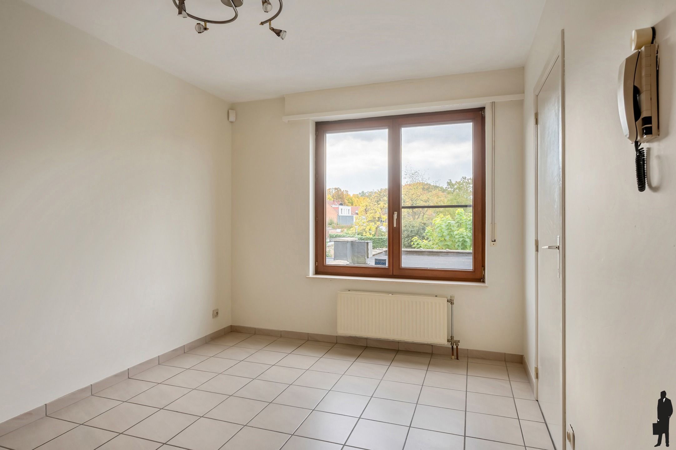 Zeer verzorgde gezinswoning, gelegen in een rustige straat toch zeer centraal nabij scholen/winkels/invalswegen/etc!  foto 10