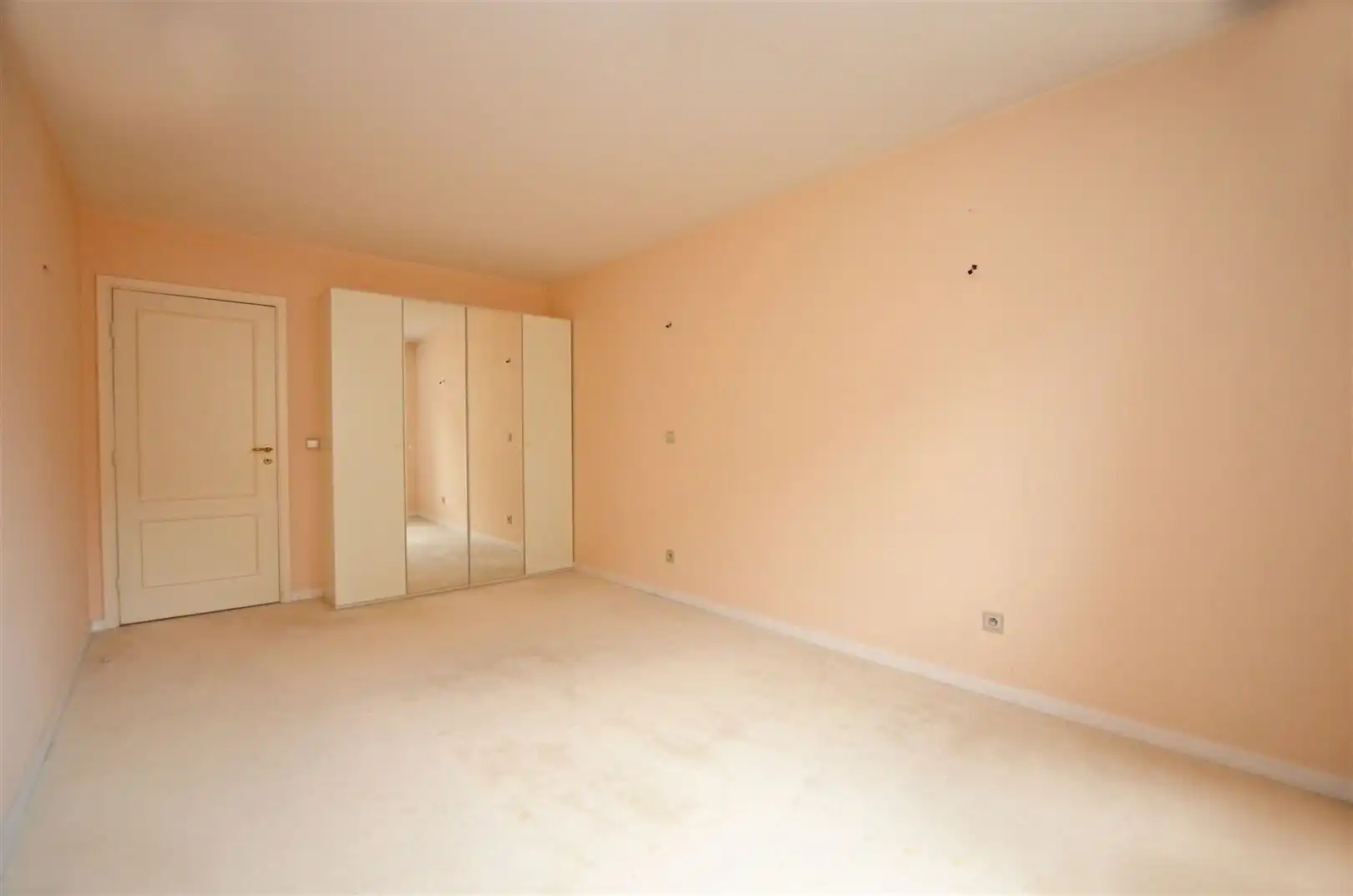 Ruim op te frissen appartement op wandelafstand van de stad foto 26