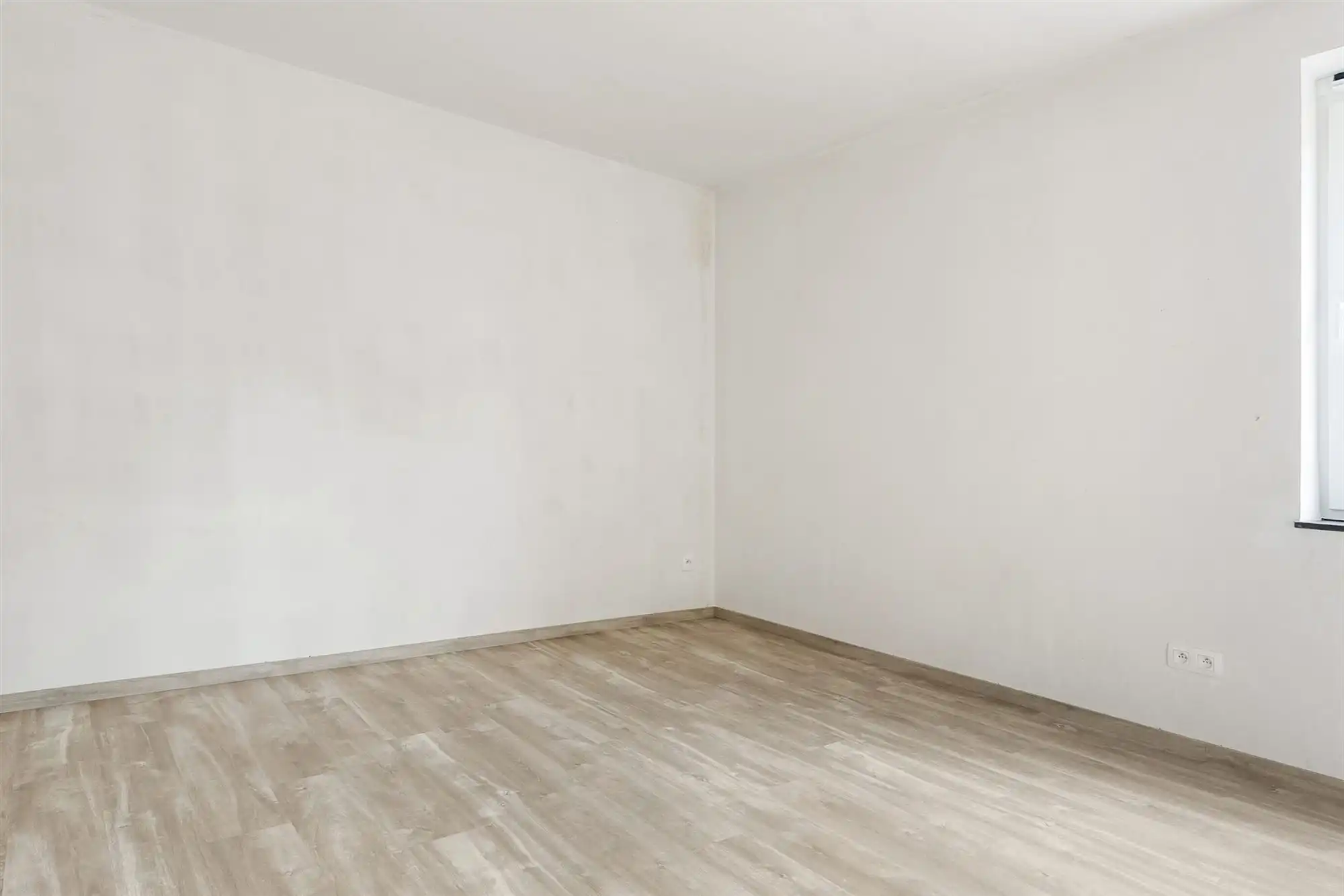 VOLLEDIG AFGEWERKTE NIEUWBOUWWONING IN DOODLOPENDE STRAAT foto 21