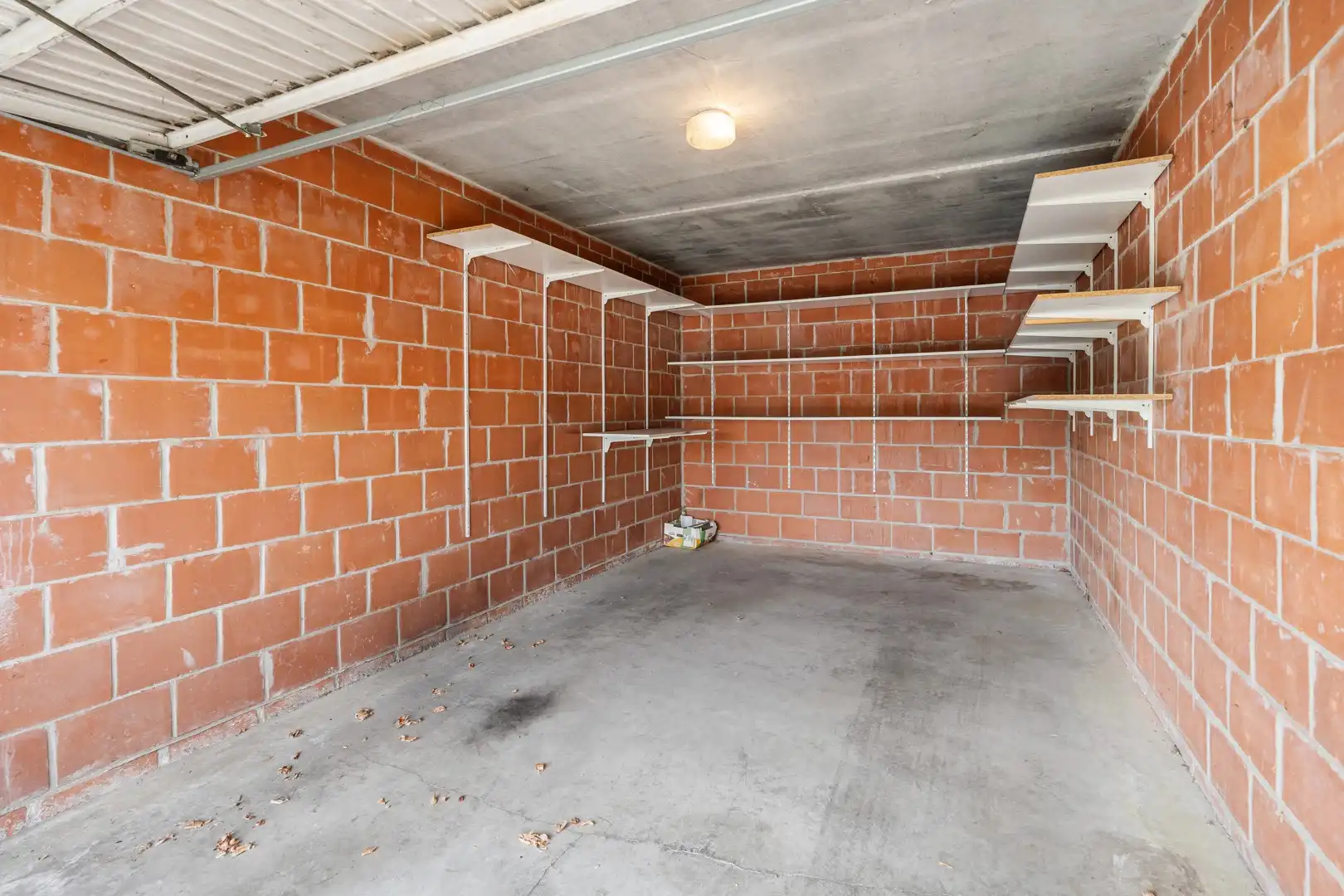 Instapklaar appartement met garagebox aan de markt van Olsene foto 16