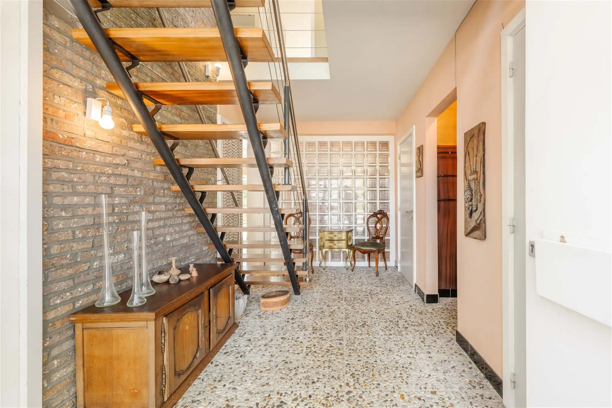 Halfopen woning met 5 slaapkamers foto 3