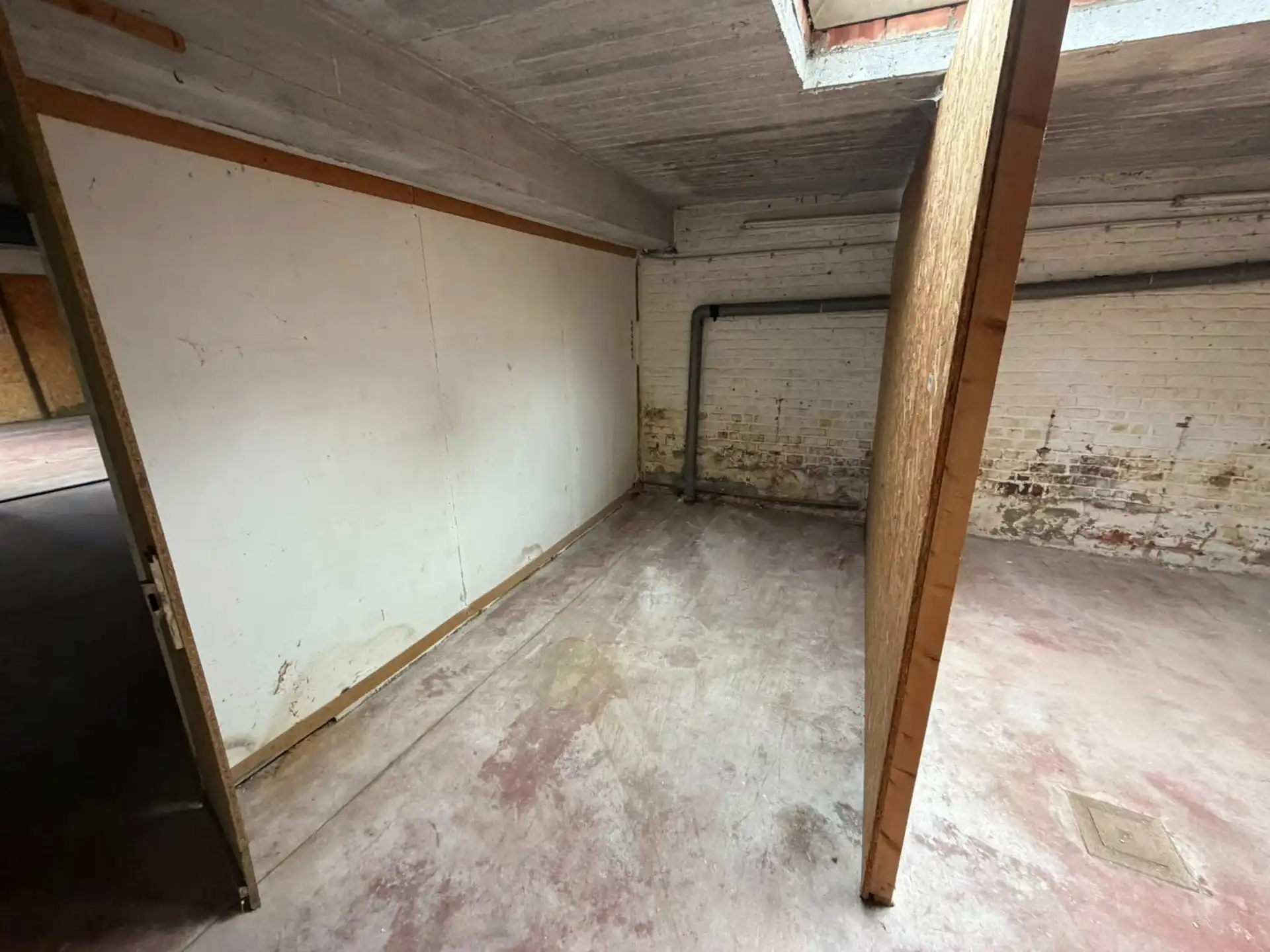 Dubbele bestemming: Parking / Opslagruimte van ±185m² foto 14