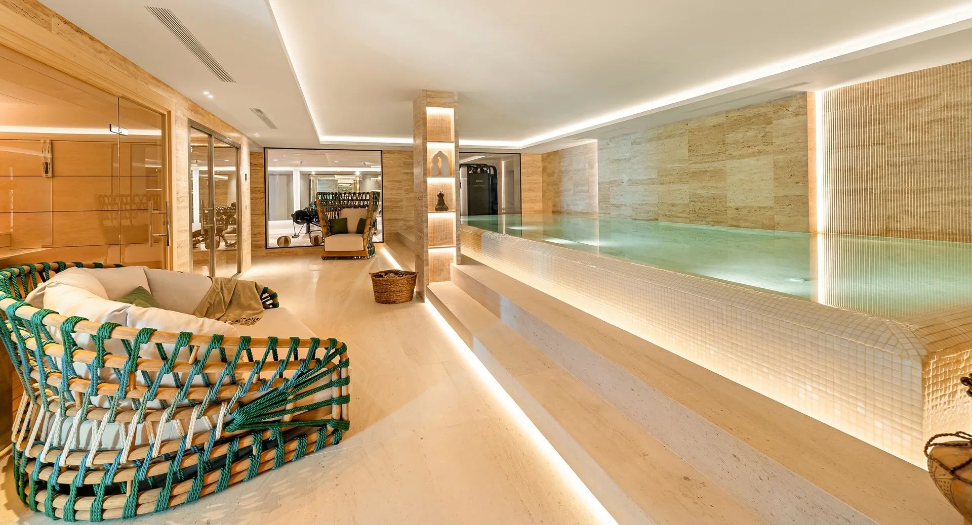 Pure perfectie in Nueva Andalucía: unieke villa met hoogwaardige afwerking foto 31