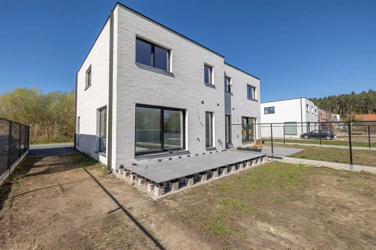 Instapklare nieuwbouwwoning met 3 slk foto 2