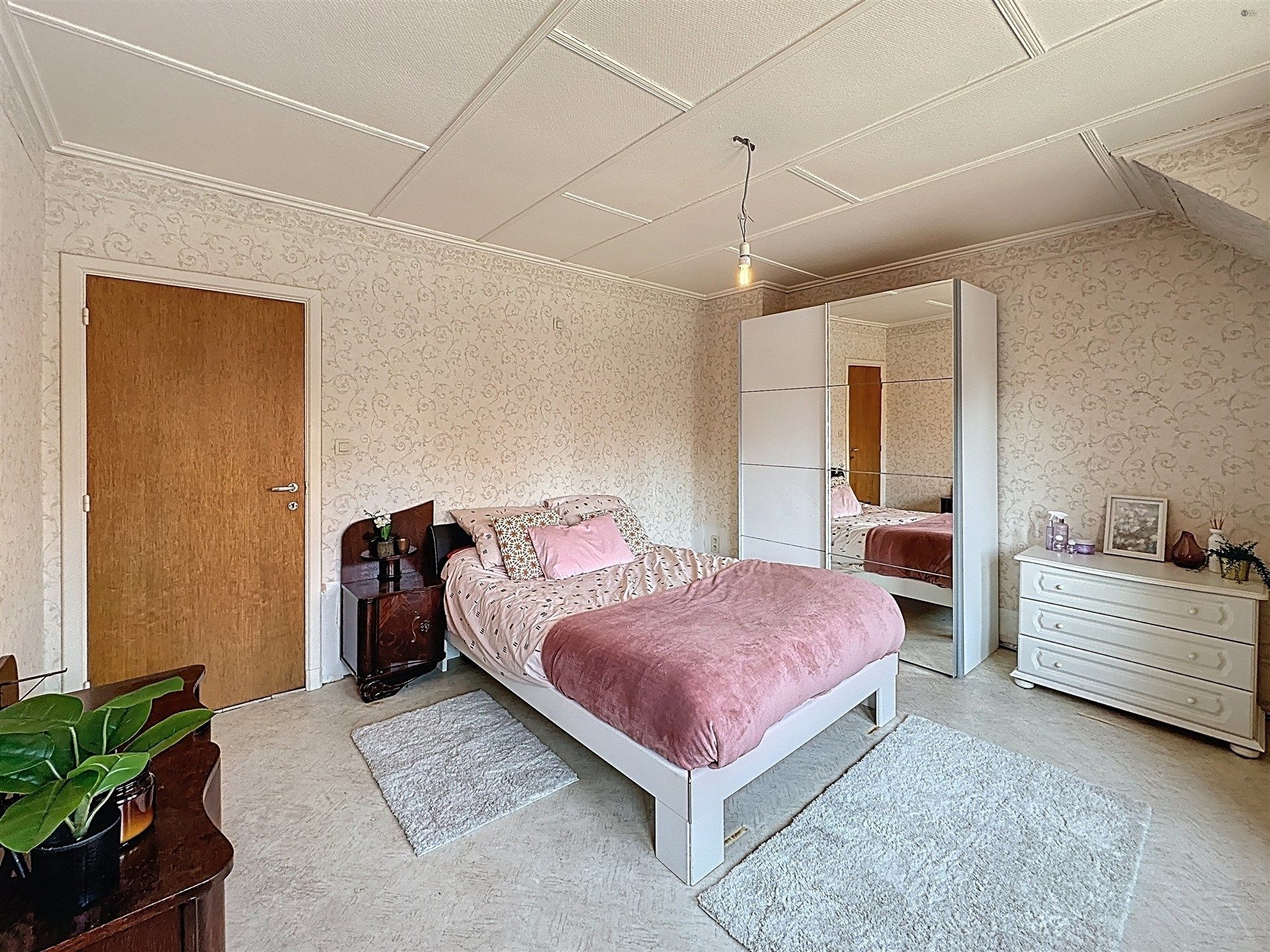 Open bebouwing met 4 slaapkamers en magazijn (144 m²) op perceel van 563m²! foto 7