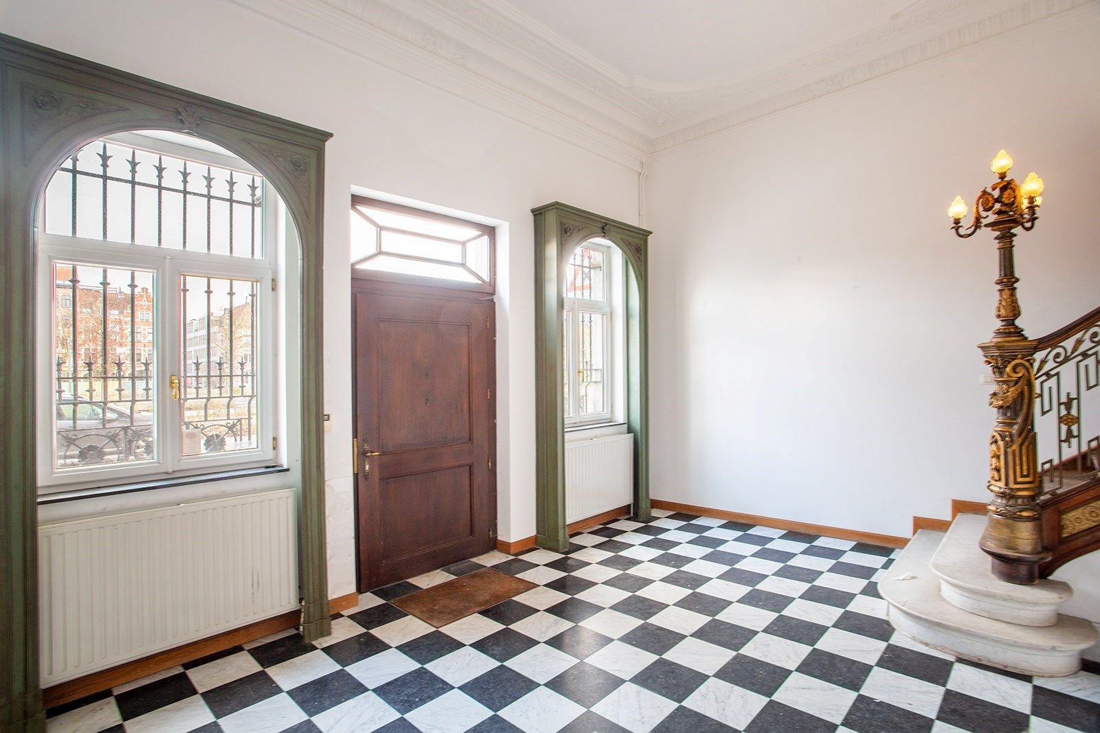 Kantoorgebouw met parking in een Historische Setting  foto 4