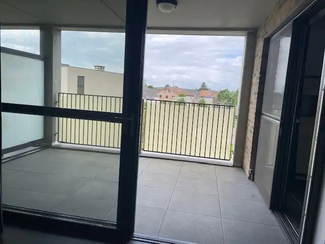Appartement met 2 slaapkamers, ruim terras en parking foto 10