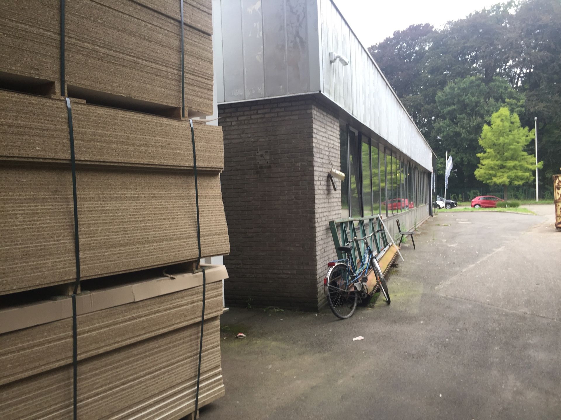 Magazijn met gelijkvloers kantoor foto 3