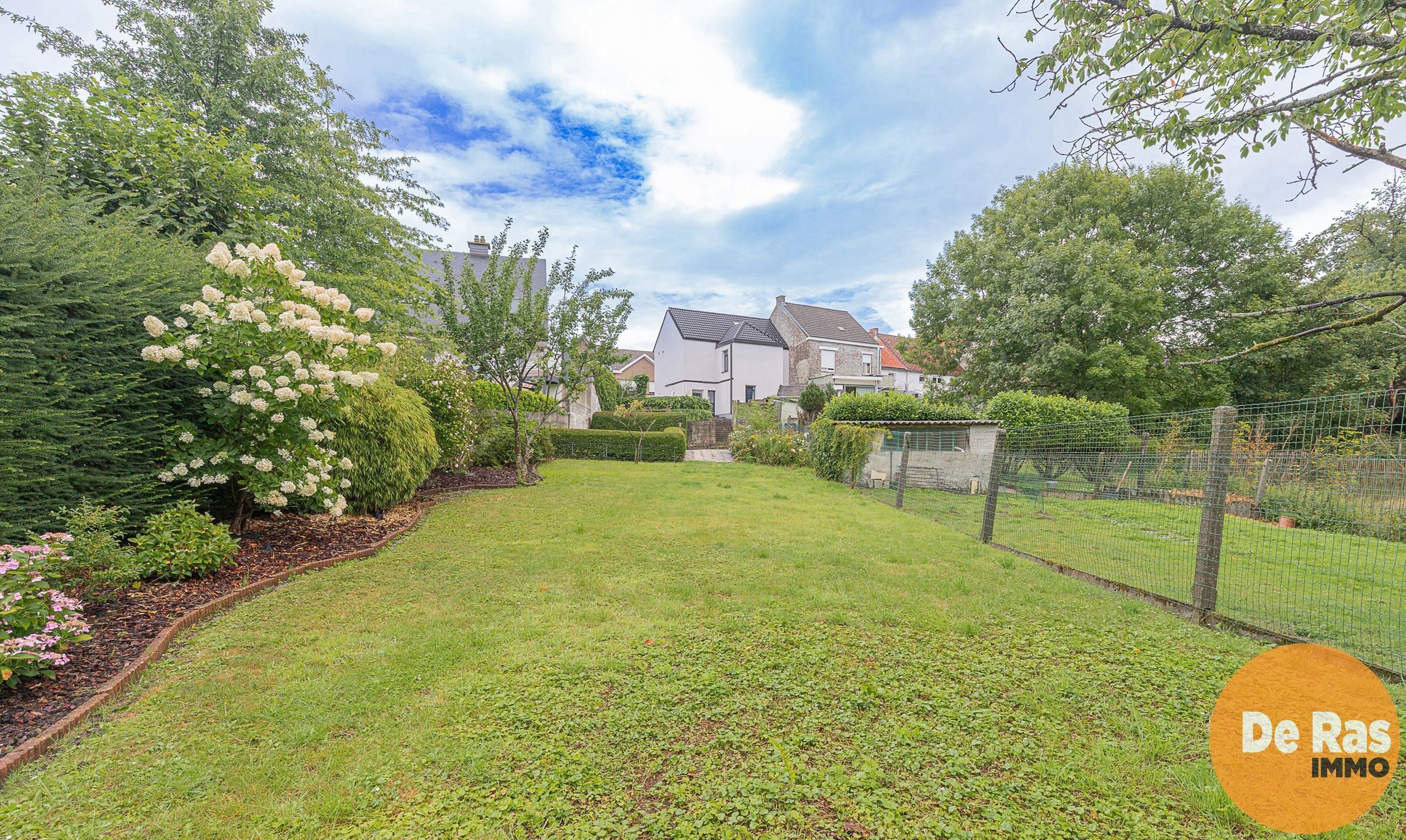 ZOTTEGEM - Gunstig gelegen en gerenoveerde woning met tuin! foto {{pictureIndex}}