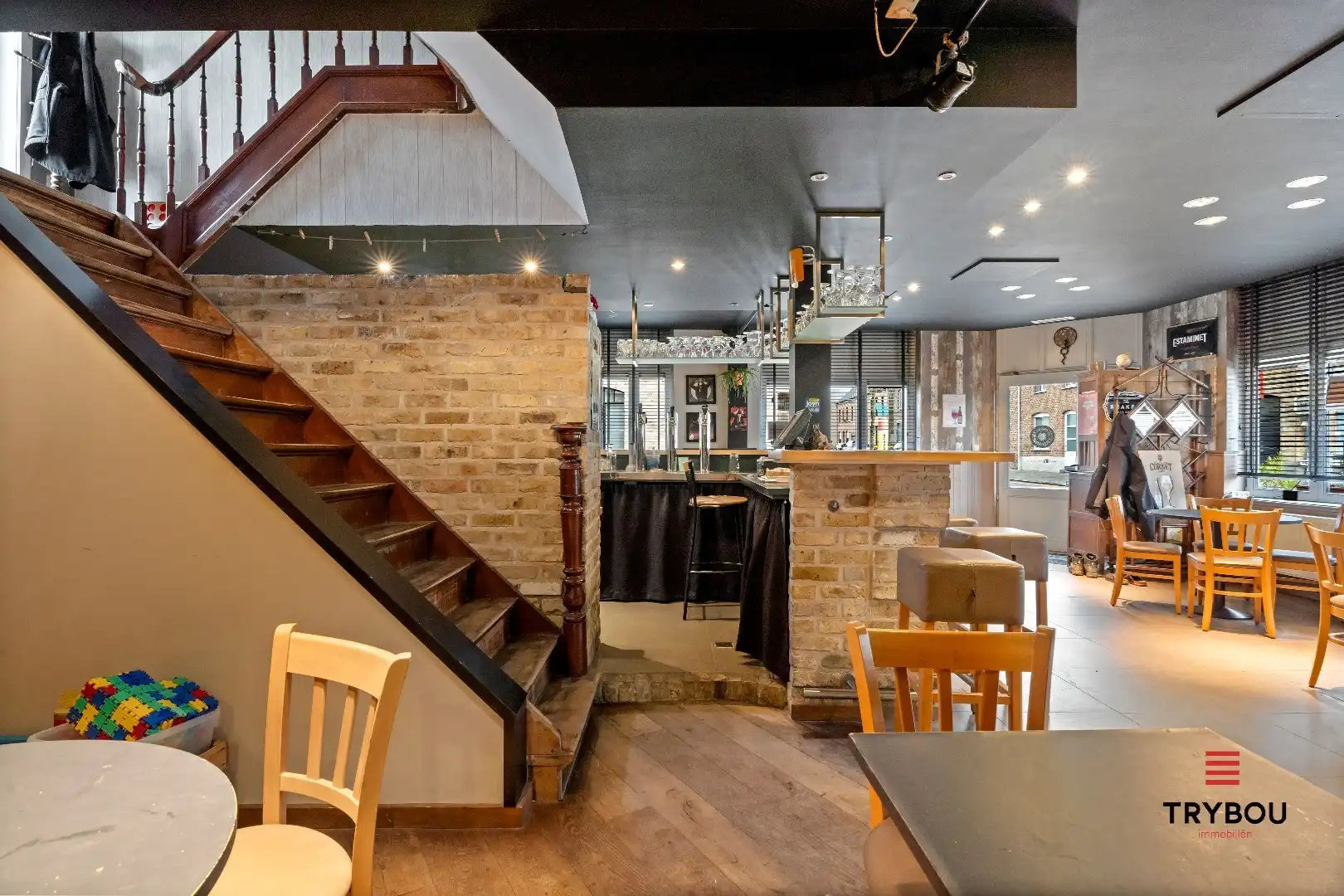 Prachtig handelspand met woonst op centrale ligging te Merkem. foto 5