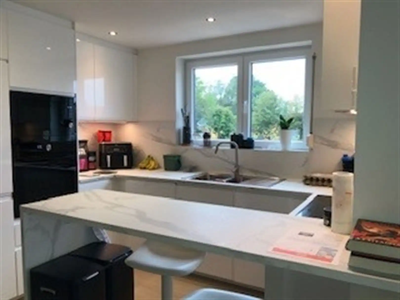 Gemeubeld 2-slaapkamerappartement met garage in Ekeren foto 6