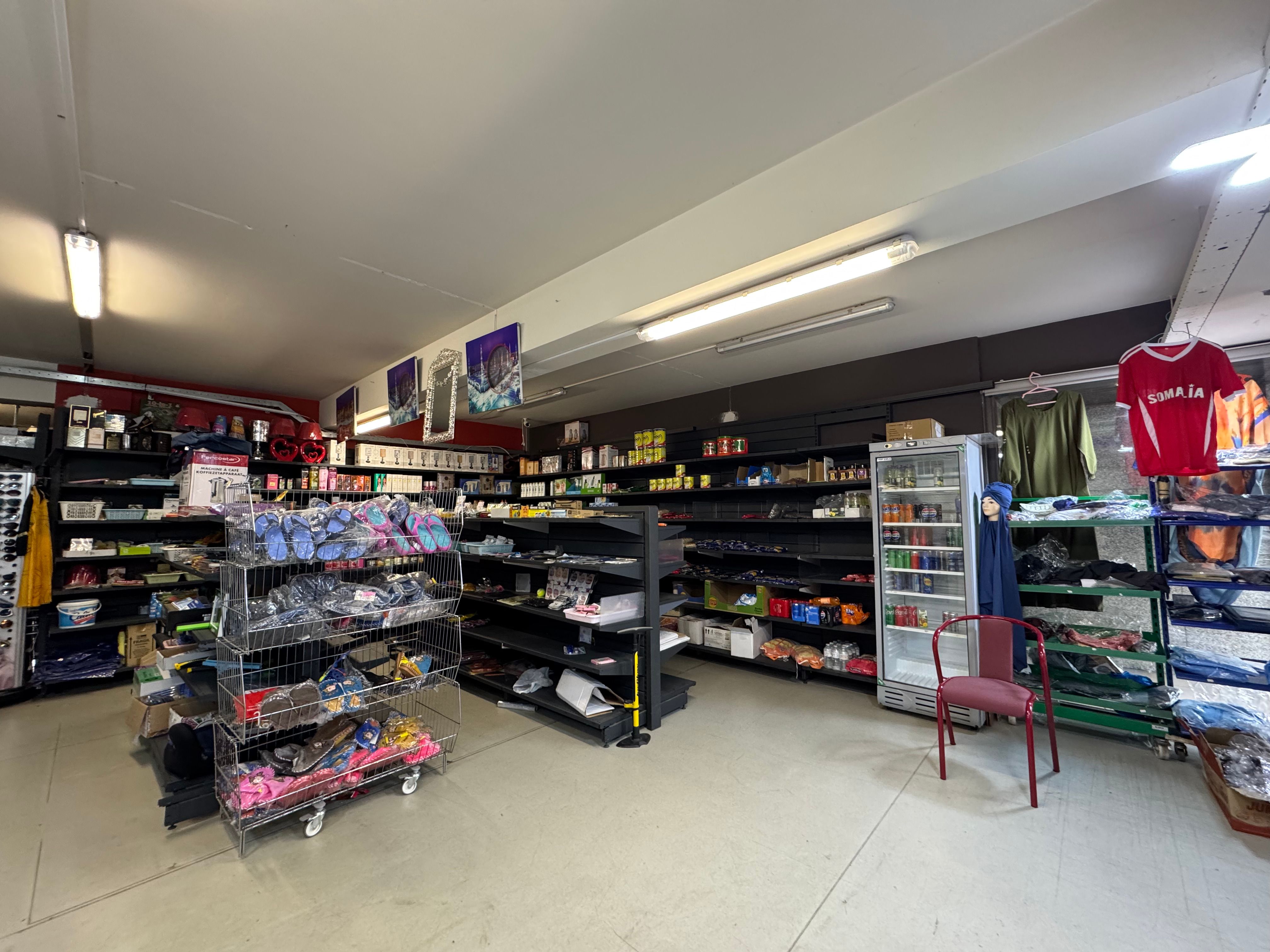 Handelsgelijkvloers 150m² + garage 20m² foto 2