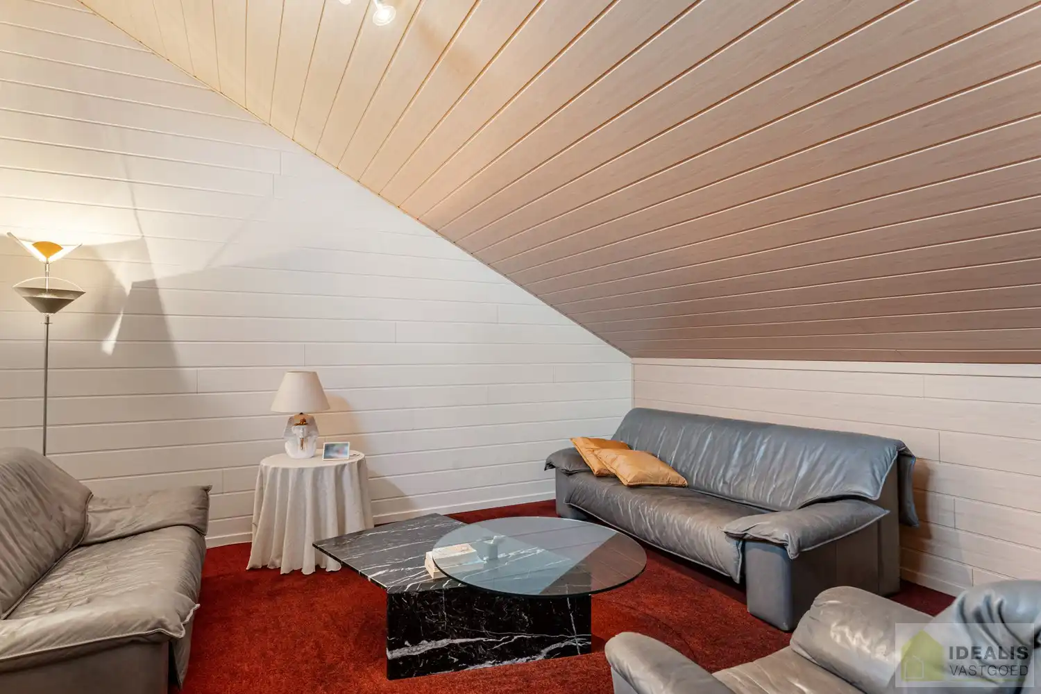 //INVESTERING – NIET VOOR EIGEN GEBRUIK// UITERST GOED ONDERHOUDEN GEZINSWONING OP EEN PRACHTIG, GROEN EN RUSTIG PERCEEL VAN MAAR LIEFST 11A &nbsp;MET LICHTRIJKE WOONKAMER, 3 KNAPPE SLAAPKAMERS, BADKAMER, AFGEWERKTE ZOLDERVERDIEPING EN ONDERGRONDSE GARAGE foto 28