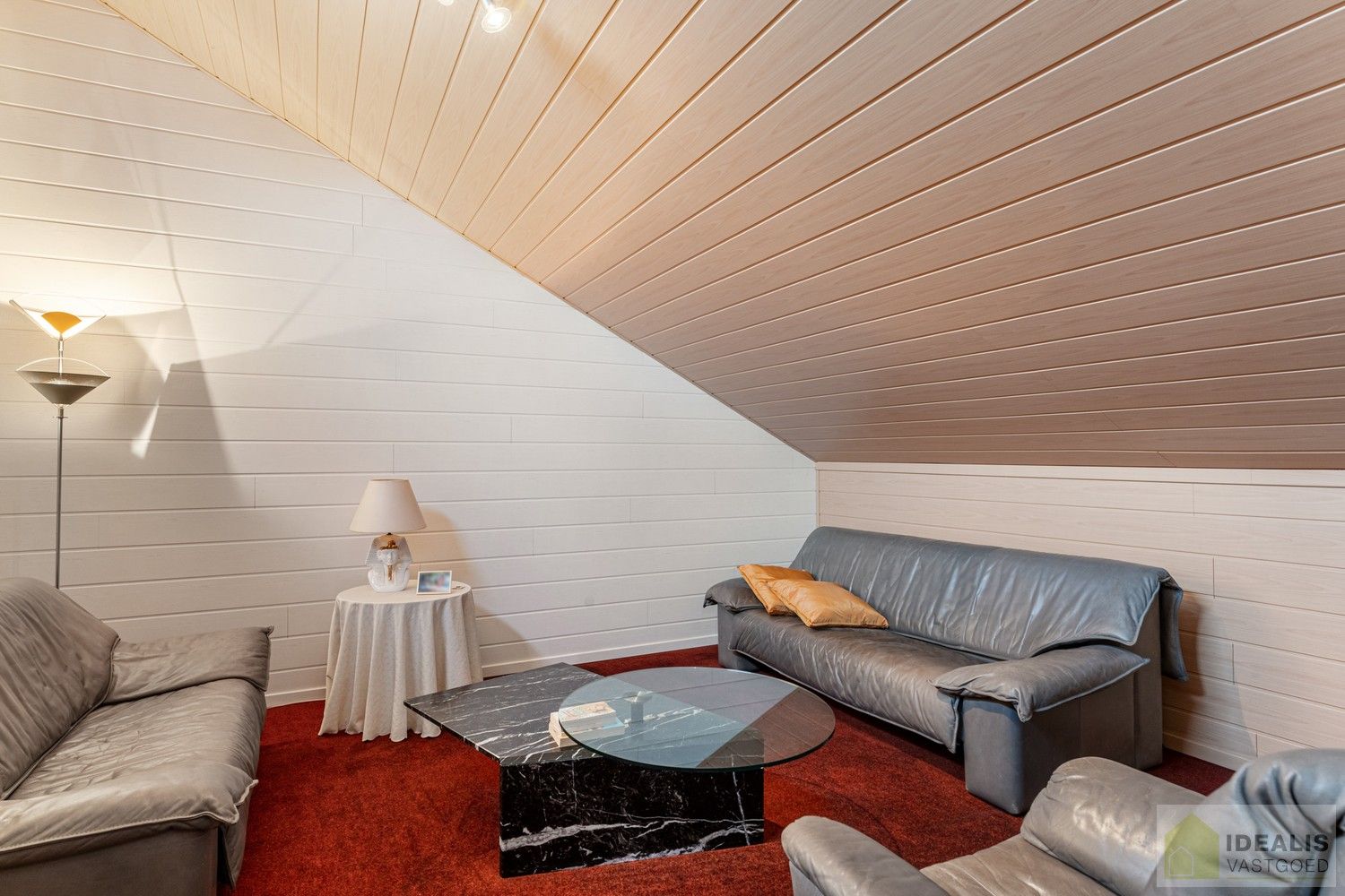 //INVESTERING – NIET VOOR EIGEN GEBRUIK// UITERST GOED ONDERHOUDEN GEZINSWONING OP EEN PRACHTIG, GROEN EN RUSTIG PERCEEL VAN MAAR LIEFST 11A  MET LICHTRIJKE WOONKAMER, 3 KNAPPE SLAAPKAMERS, BADKAMER, AFGEWERKTE ZOLDERVERDIEPING EN ONDERGRONDSE GARAGE foto 28