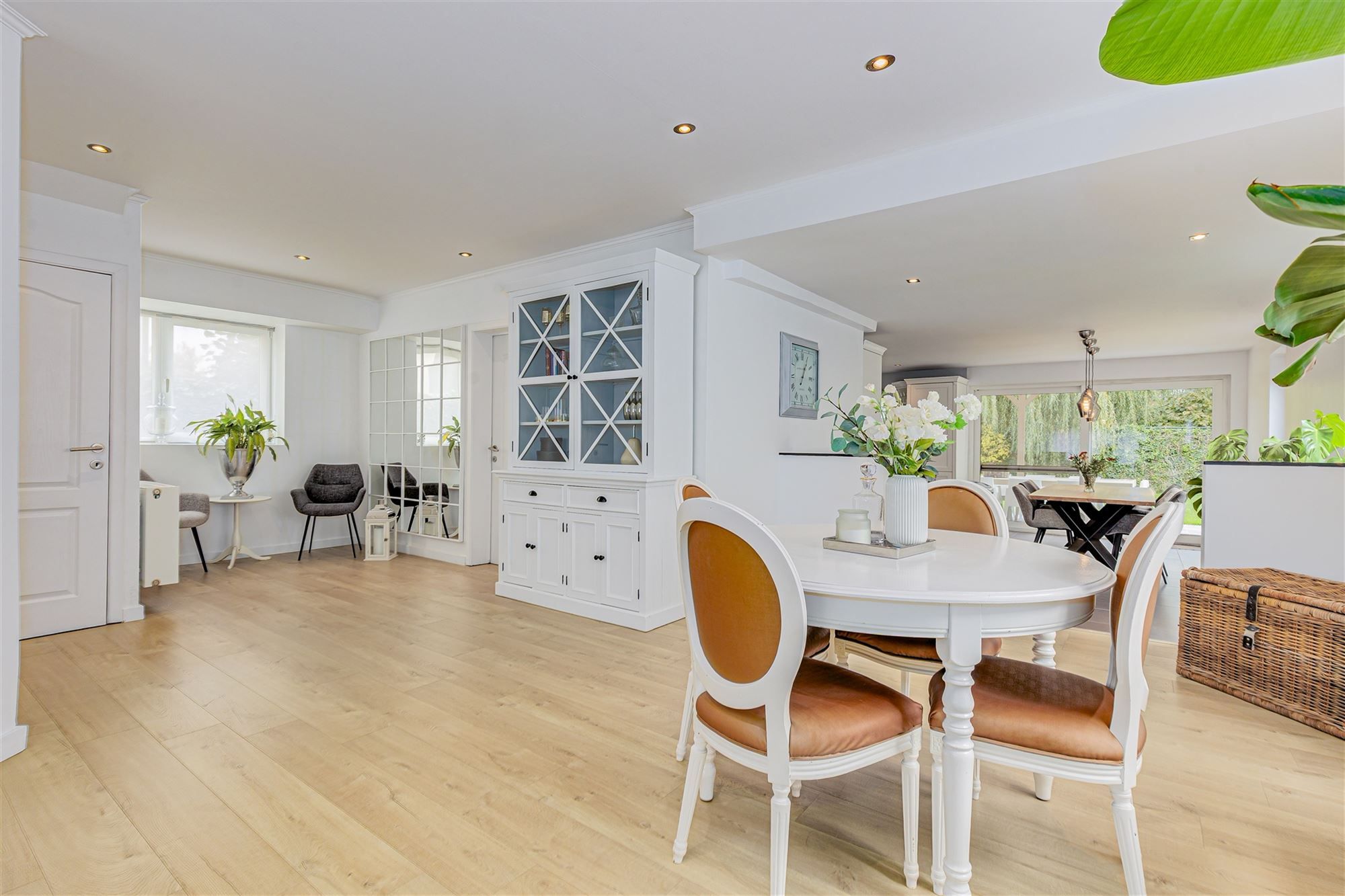 Energiezuinige, instapklare villa met 4 slaapkamers. foto 3