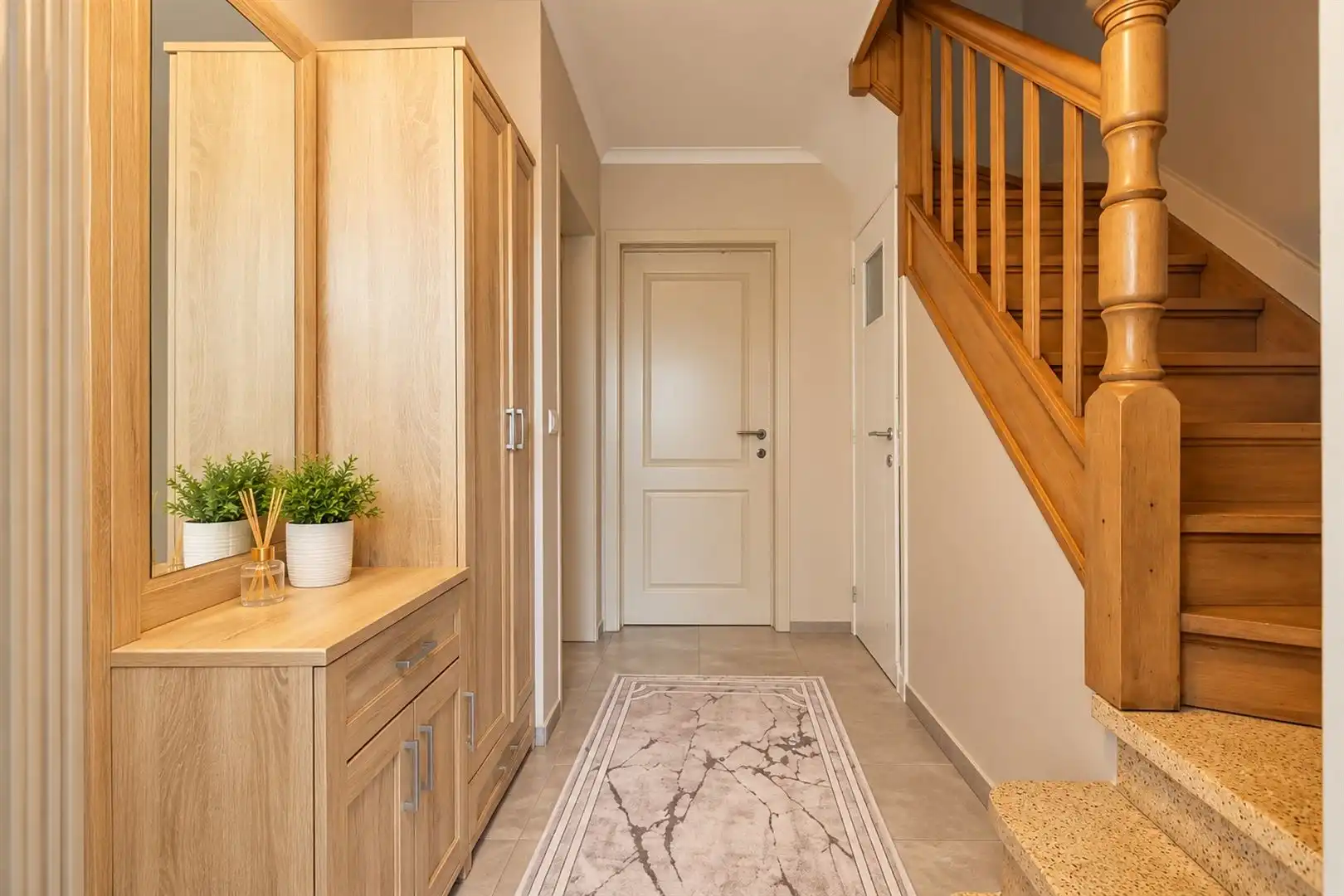 Volledig gerenoveerde woning met 4 slaapkamers op ruim perceel van 1.037 m² in Sint-Niklaas foto 2