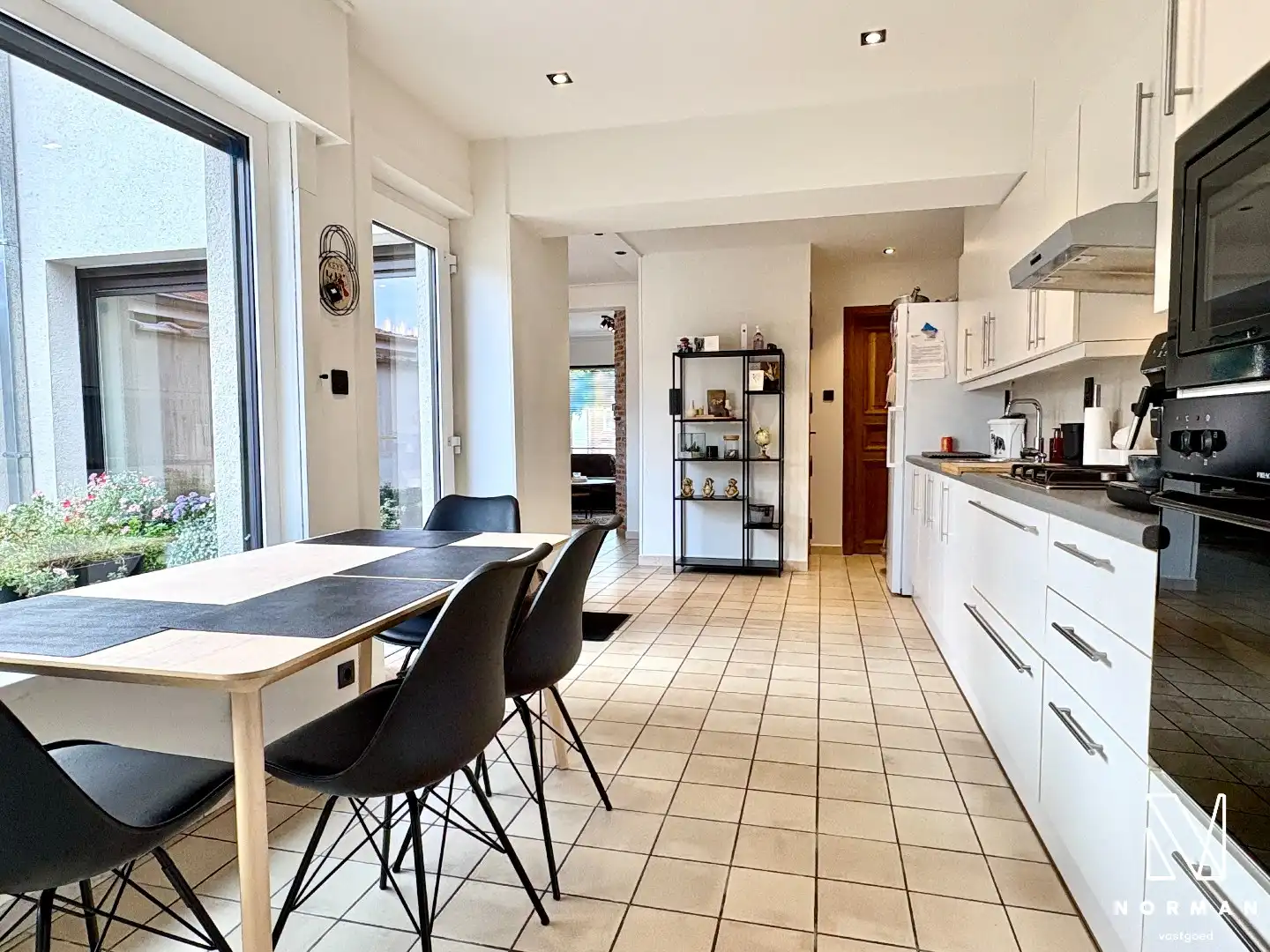 Instapklare woning te koop in rustige woonwijk te Bavikhove met tuin, garage en uitweg! foto 7