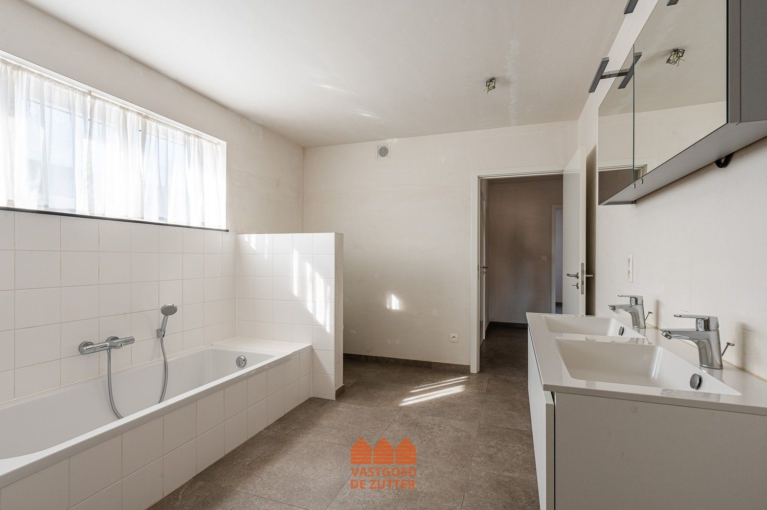 Ruime en energiezuinige woning in een rustige woonwijk te Sint-Laureins foto 24