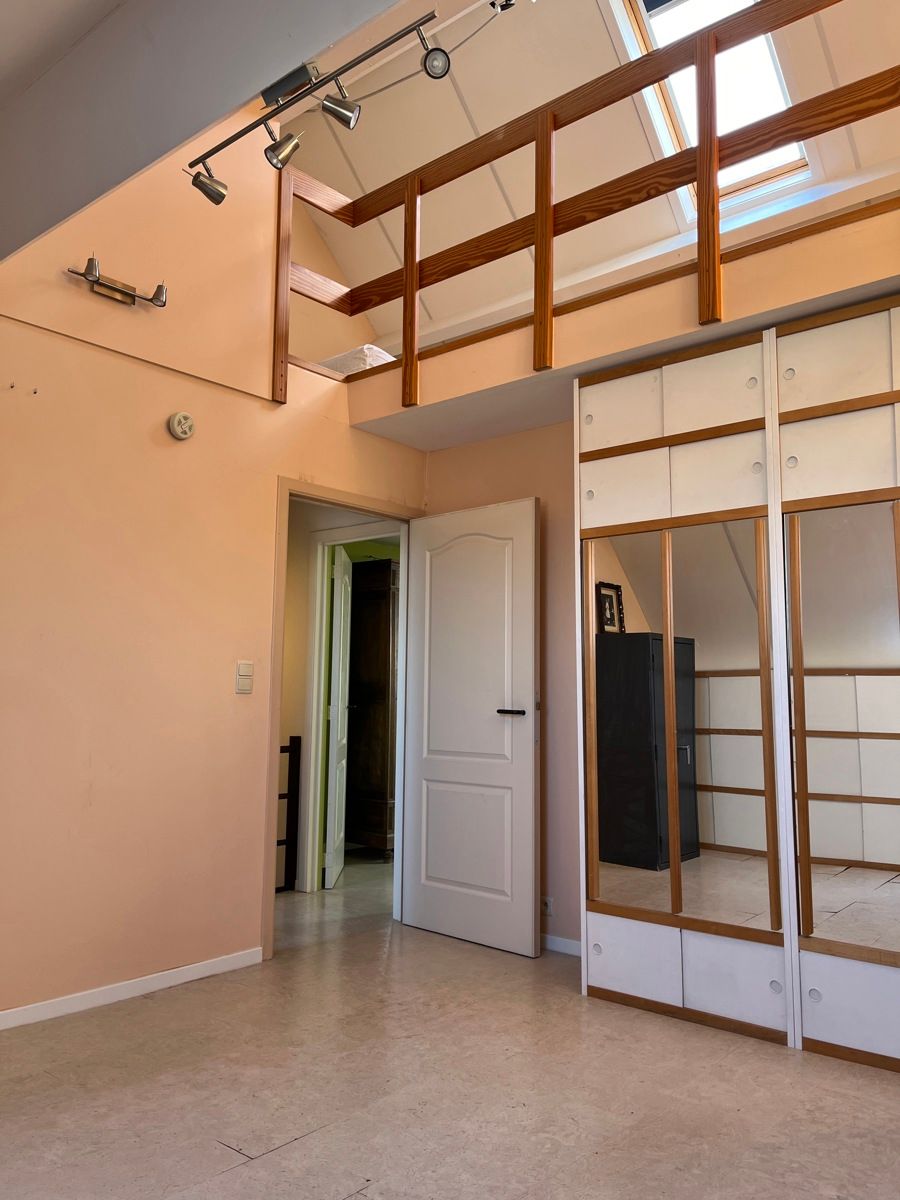 grote woning met mooie tuin foto 25