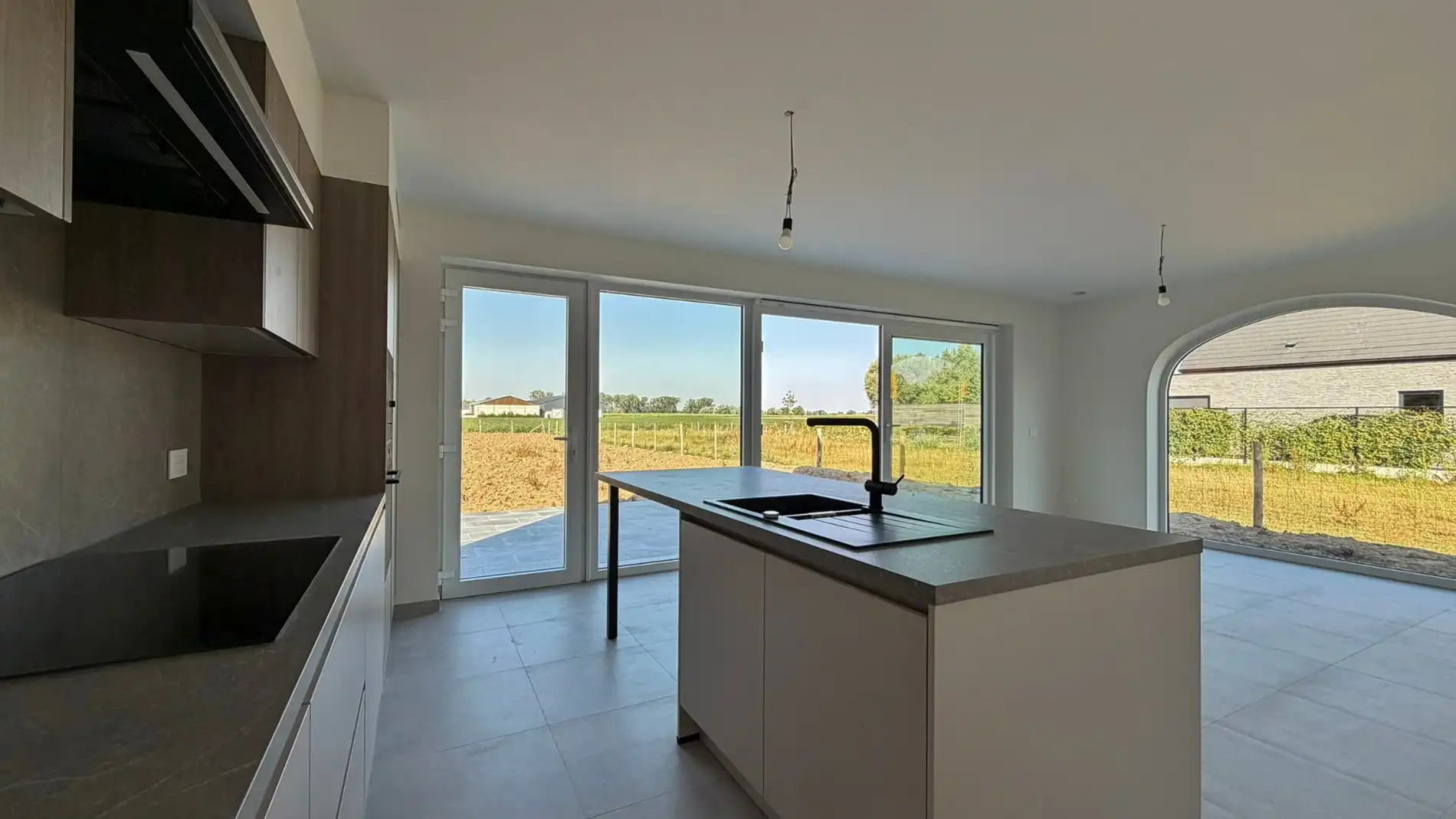 Exclusieve nieuwbouwvilla te huur – Luxueus wonen met prachtig open zicht foto 8