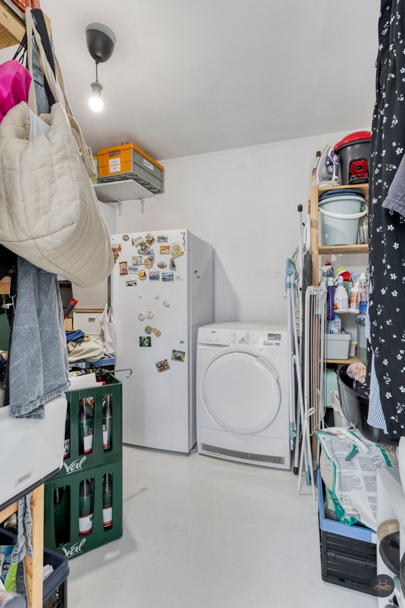 Volledig gerenoveerde open woning met ruime, praktische tuin foto 24