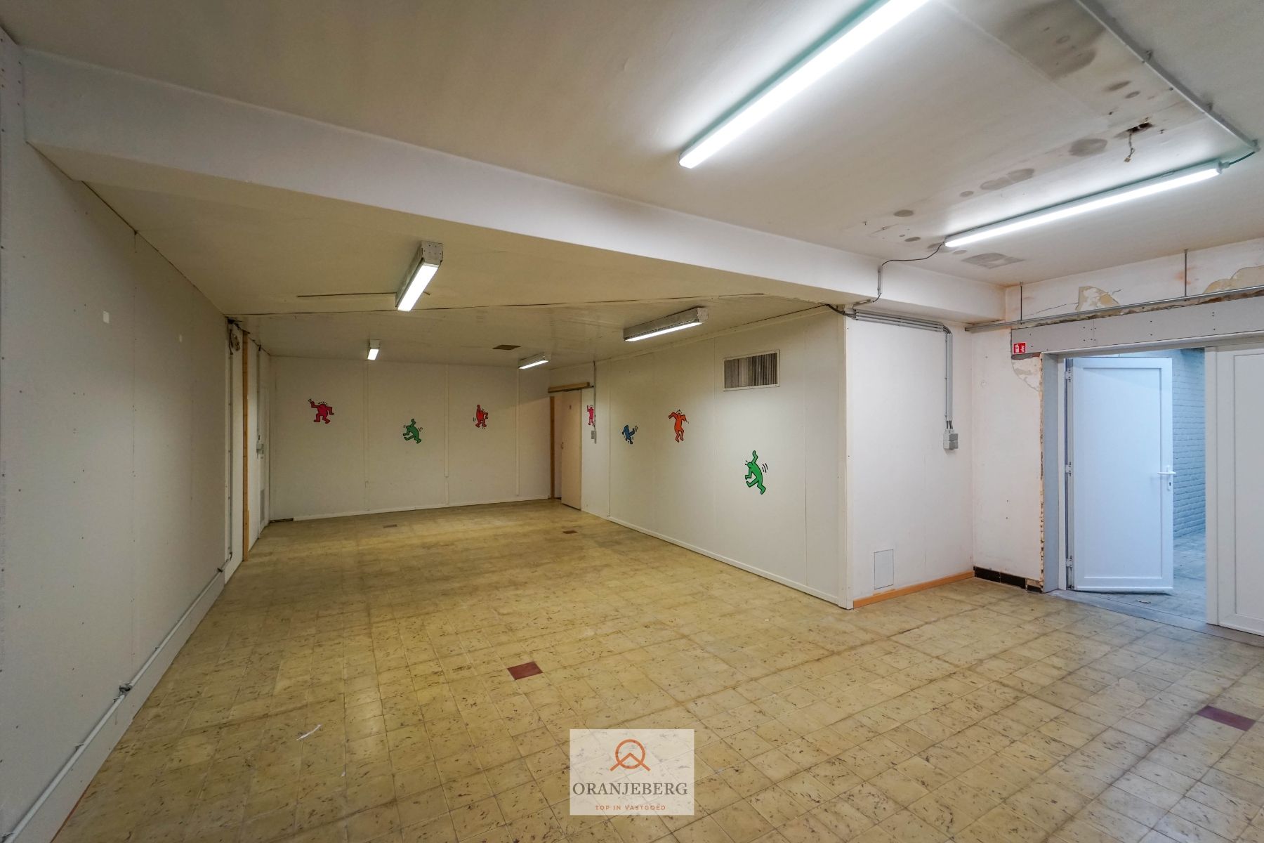 Ruim handelspand met meerdere ruimtes en parking te huur in centrum Drongen foto 21