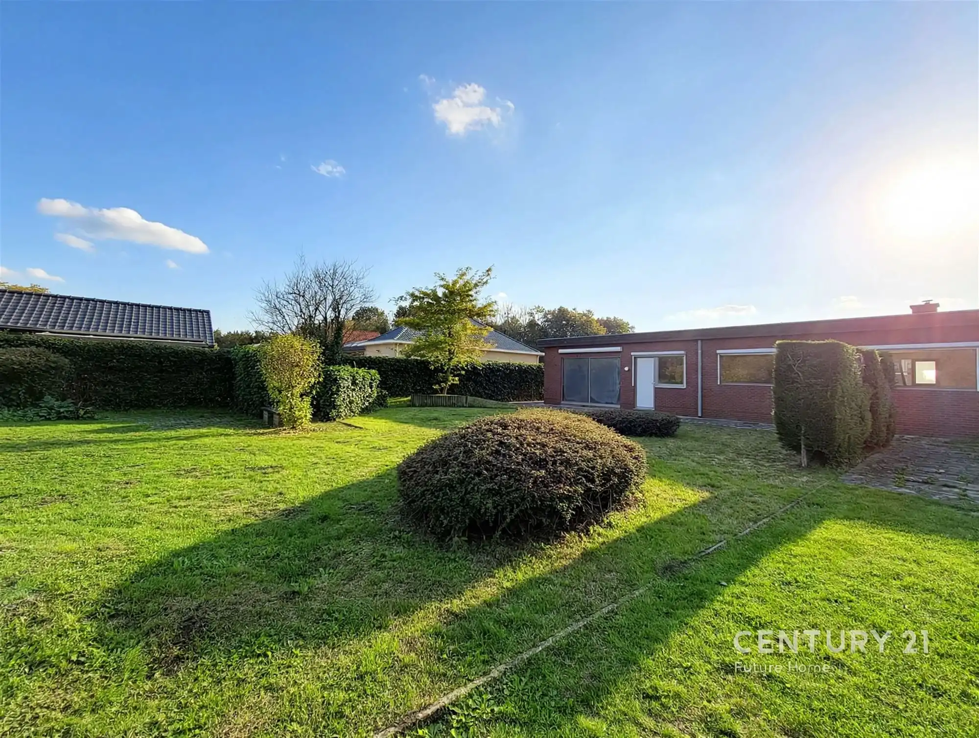 Karaktervolle architecturale woning met veel potentieel foto 23