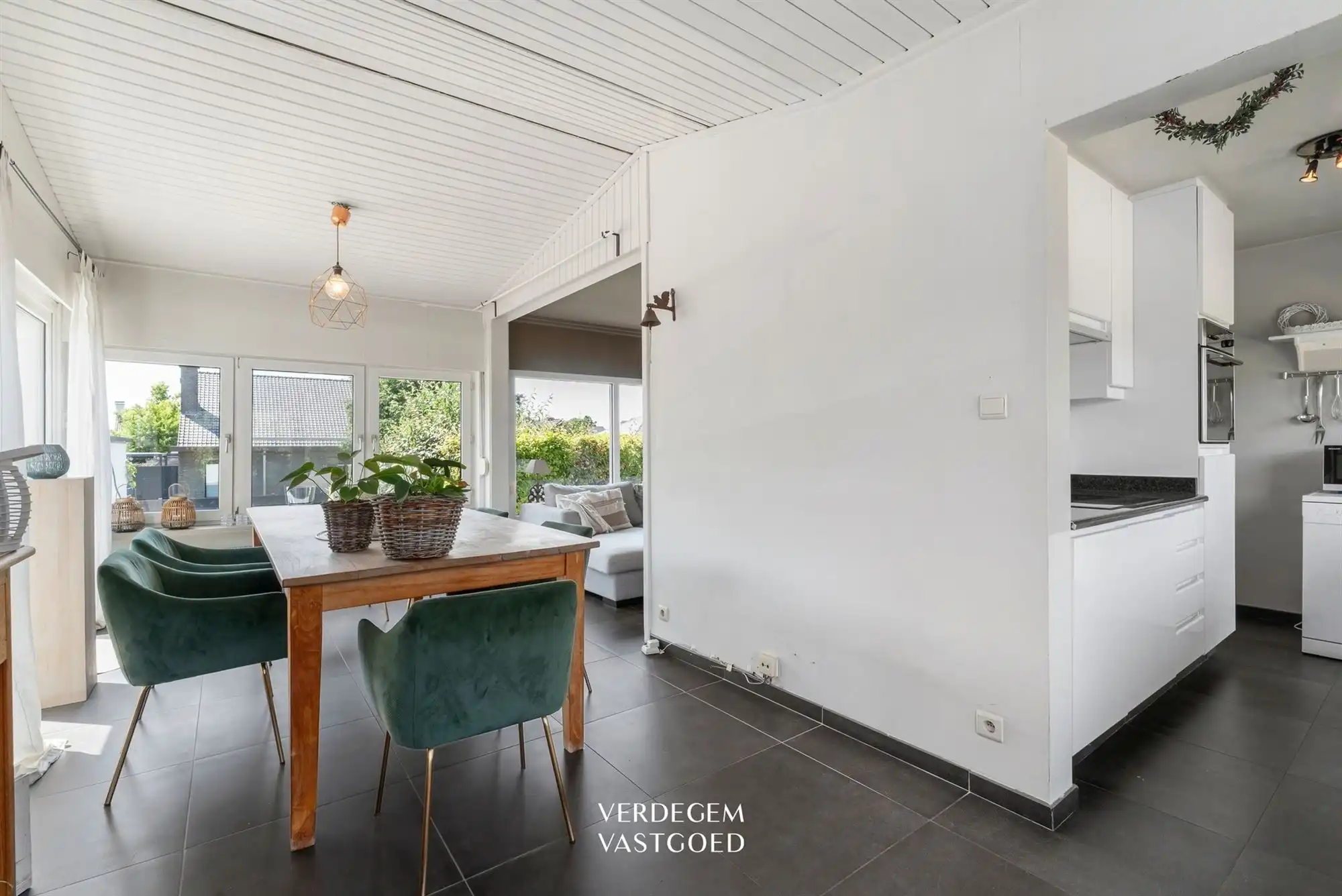 Te renoveren bungalow of projectpotentieel voor nieuwbouw woningen op een perceel van 1.175m² foto 10