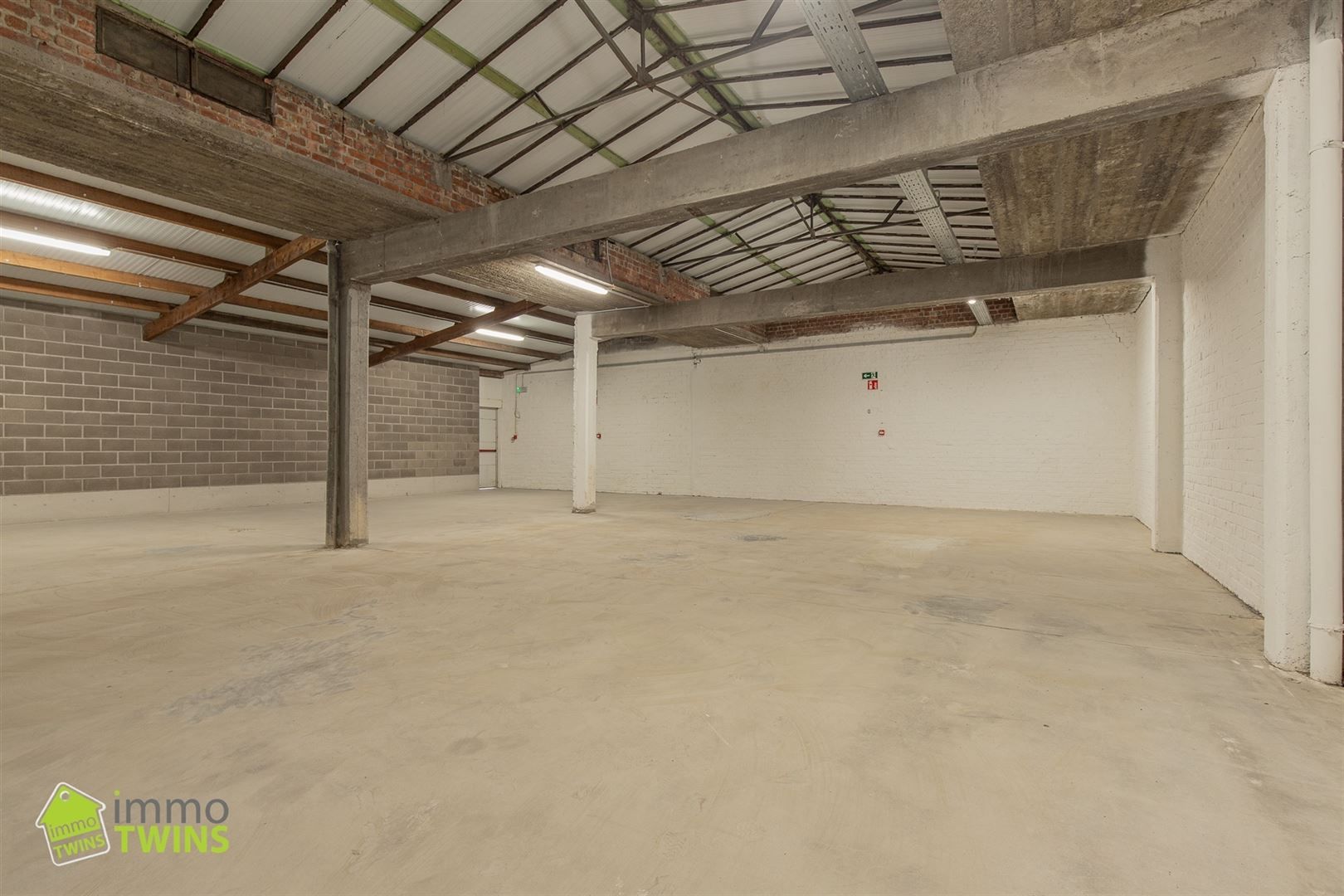 TE HUUR – VERNIEUWDE KMO-UNITS TE GREMBERGEN (DENDERMONDE) foto {{pictureIndex}}