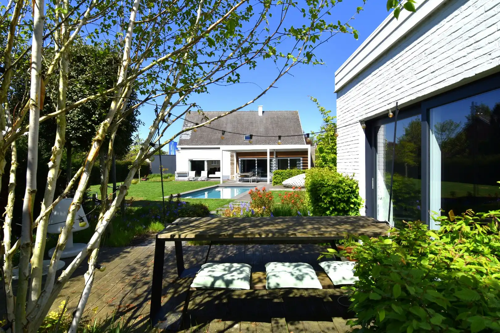 Villa met 4 slaapkamers, zwembad en mooie volumes te koop in Moorsele foto 10