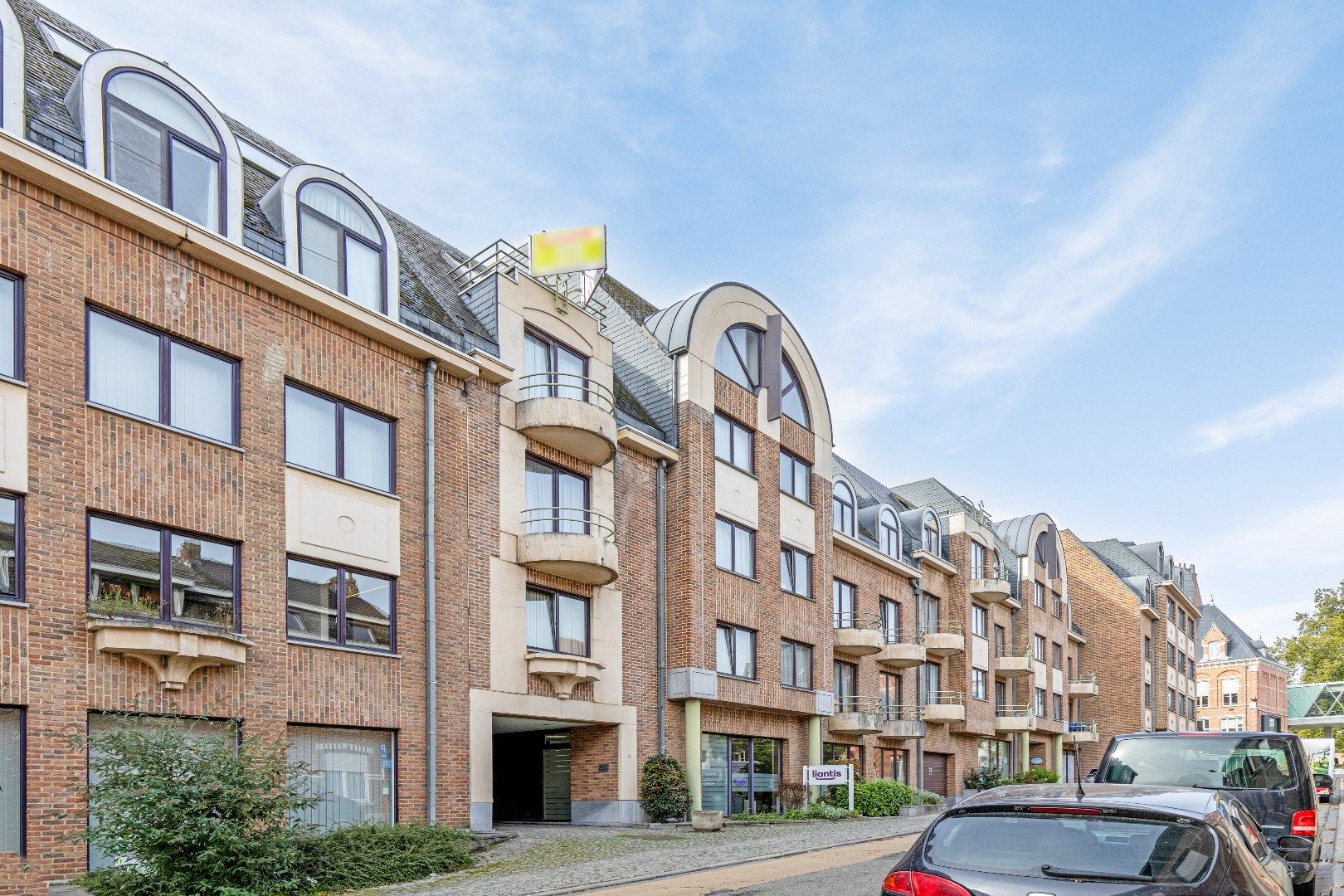 2 slaapkamer appartement  met kelder en garagebox in centrum Halle foto 1