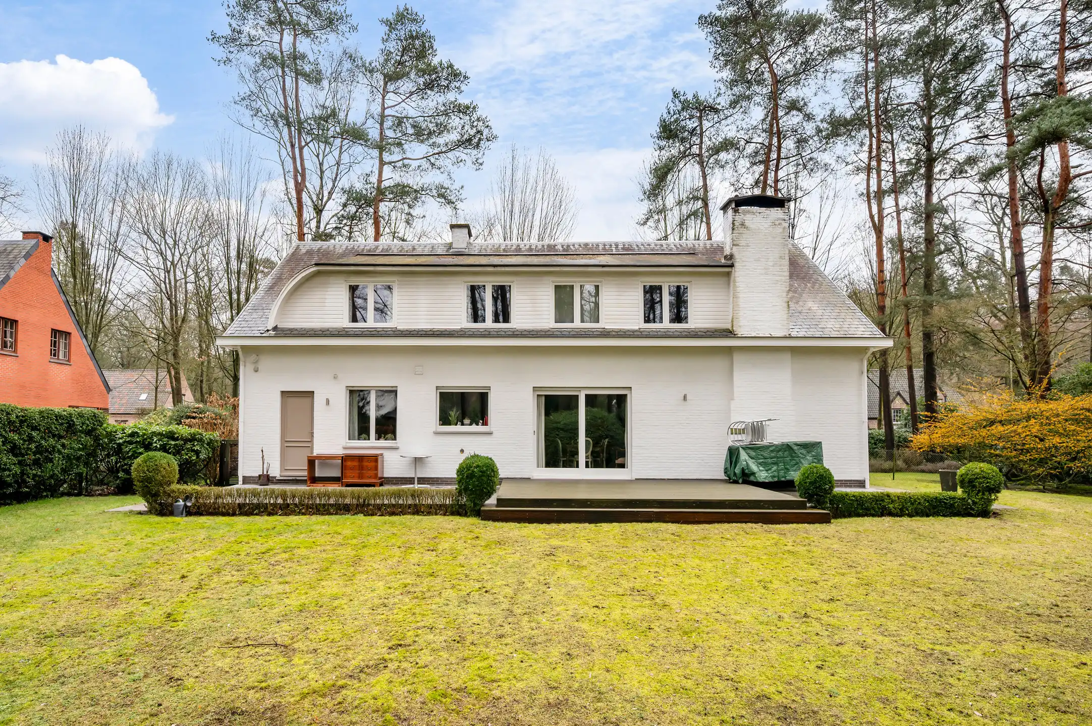 Statige villa gelegen op een prachtig perceel van ca. 1816m² in een rustige, groene residentiële omgeving.  foto 5