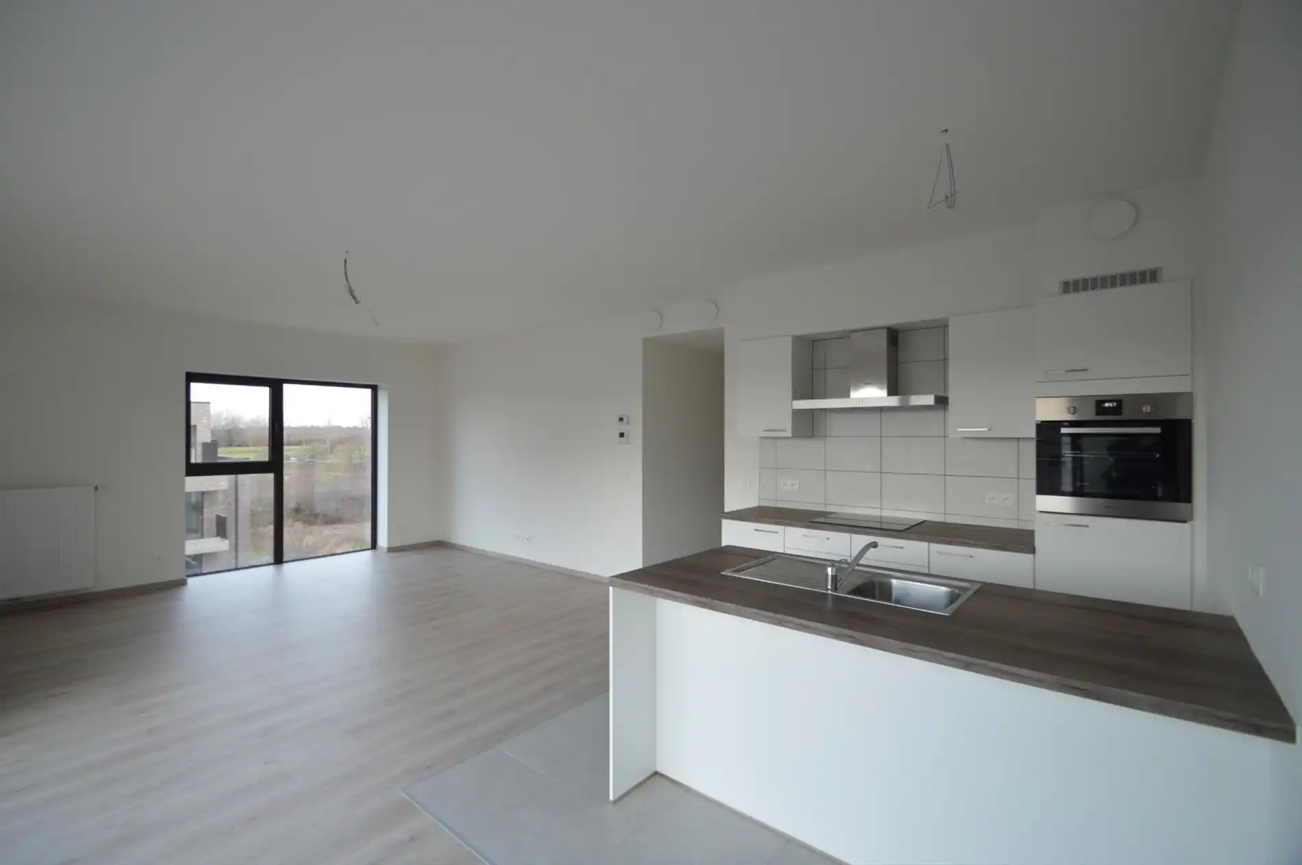Hedendaags degelijk appartement met 2 slaapkamers in residentiële woonwijk Heuveldal. Garage inbegrepen in de huurprijs ! foto 4