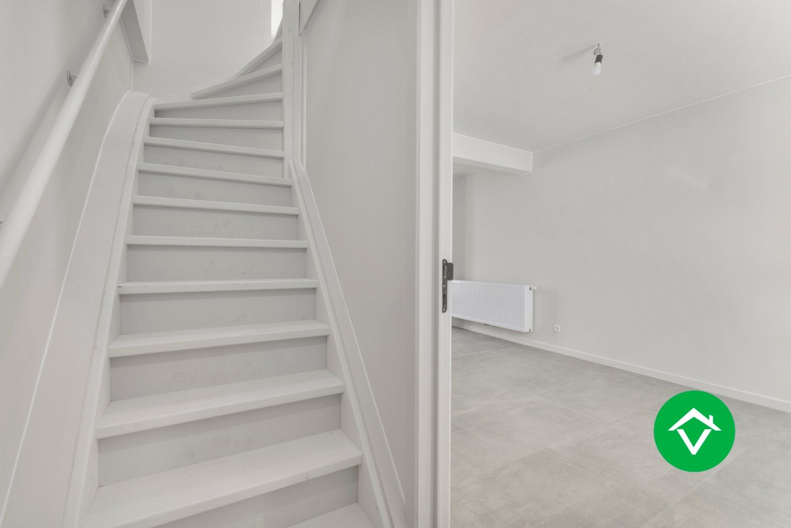 Instapklare rijwoning in hartje Gistel – gerenoveerd in 2025 foto 2