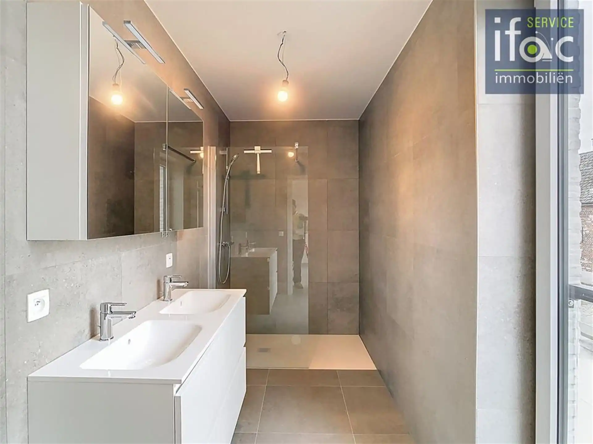 Modern en ruim appartement foto 8