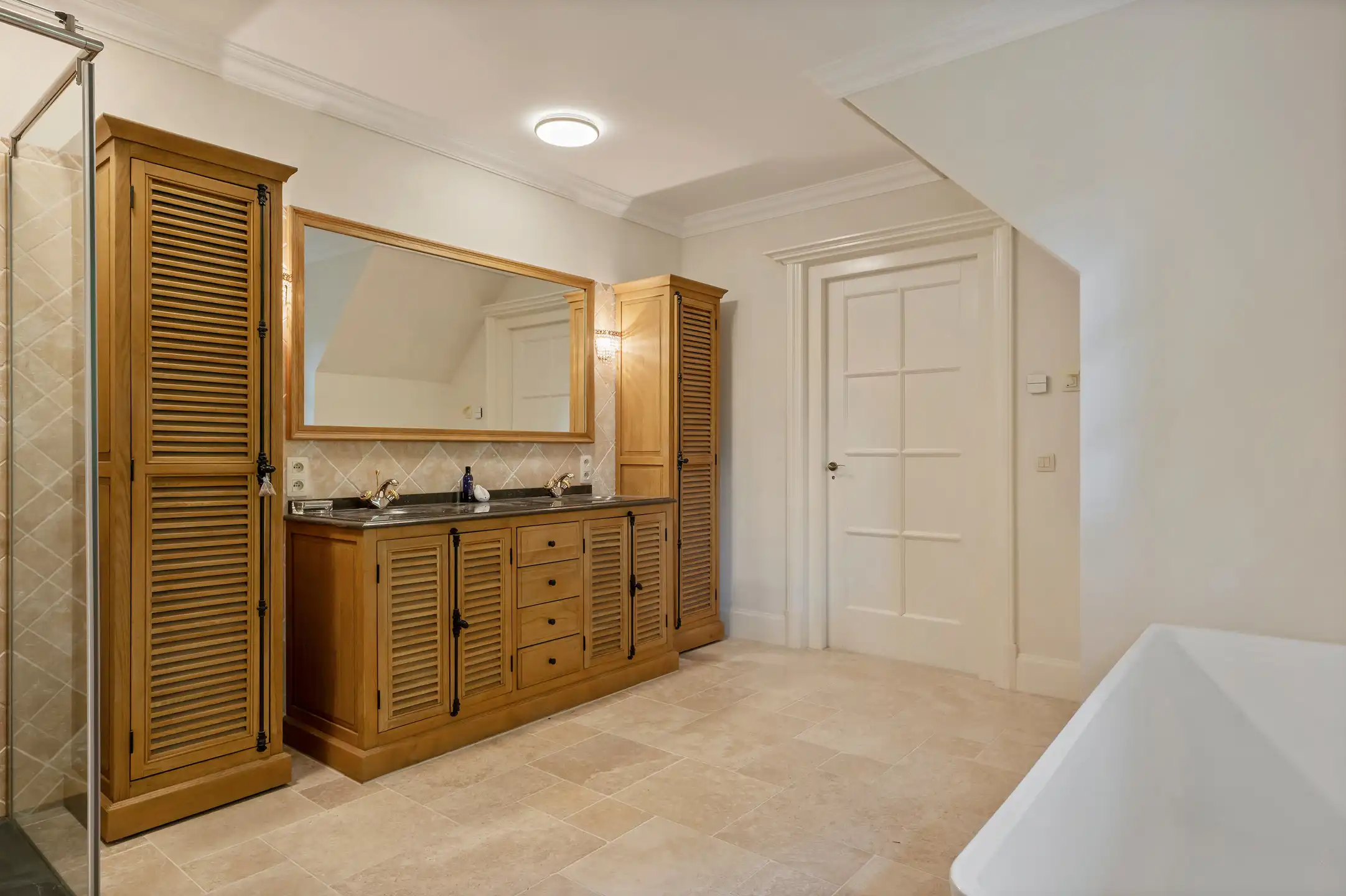 Unieke vrijstaande villa op ca. 7620m² in een uitzonderlijk domein in het groen. foto 14