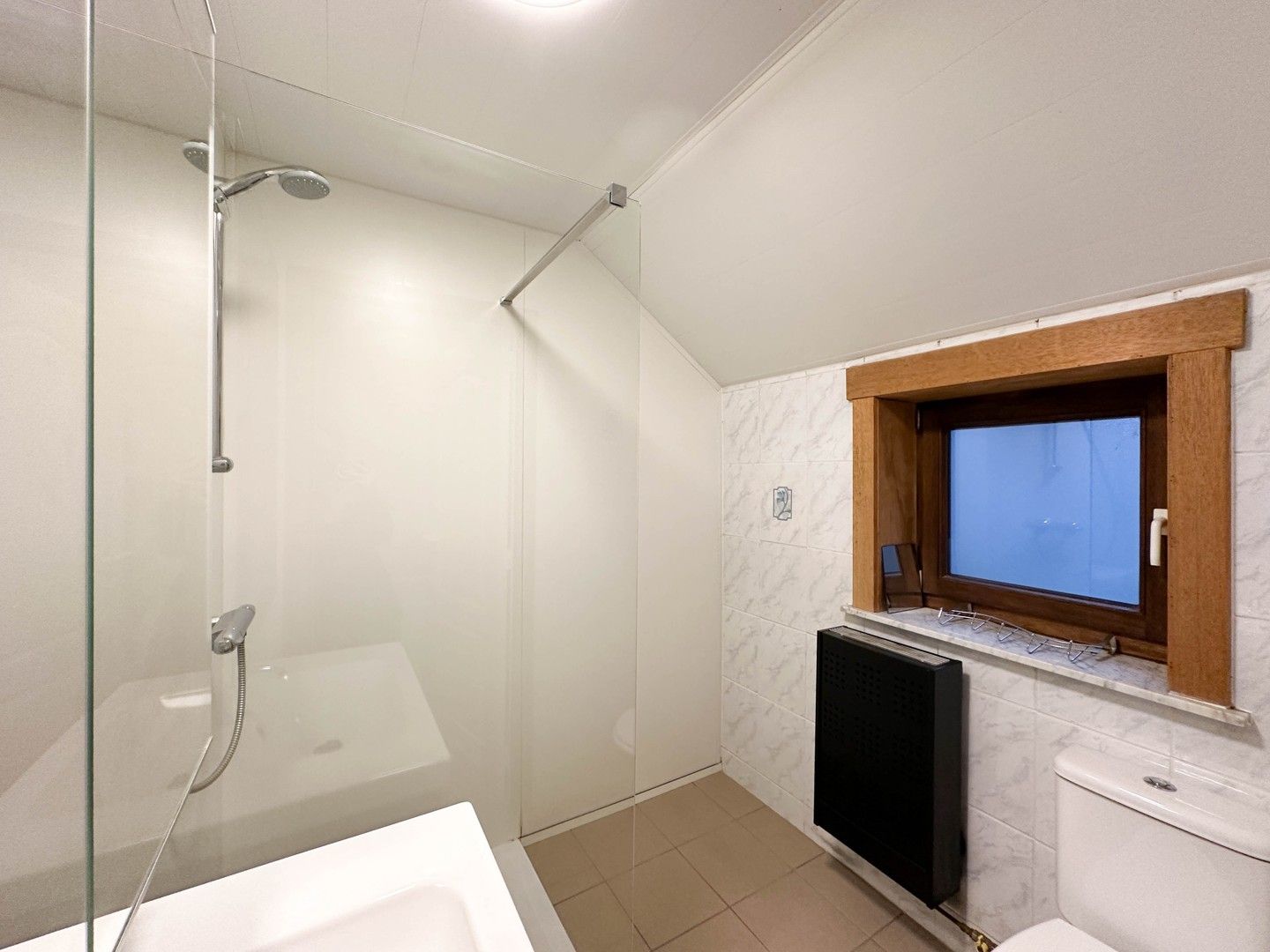 Instapklare HOB met twee slaapkamers & garage te Aalbeke! foto 8