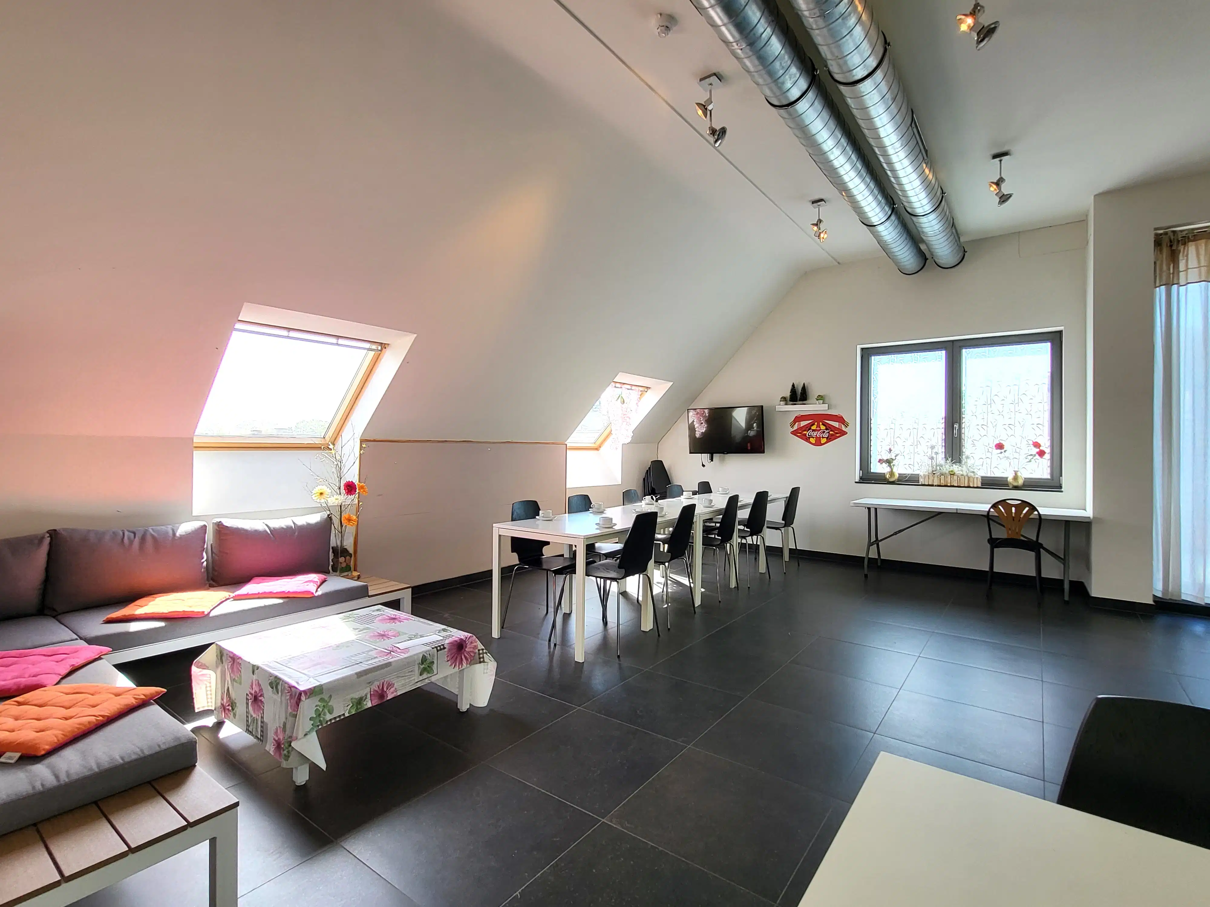 Instapklaar en energiezuinig appartement (66 m²) met zuidgerichte terrassen, ideaal gelegen in een rustige dorpsomgeving op wandelafstand van winkels, openbaar vervoer en scholen.  foto 26