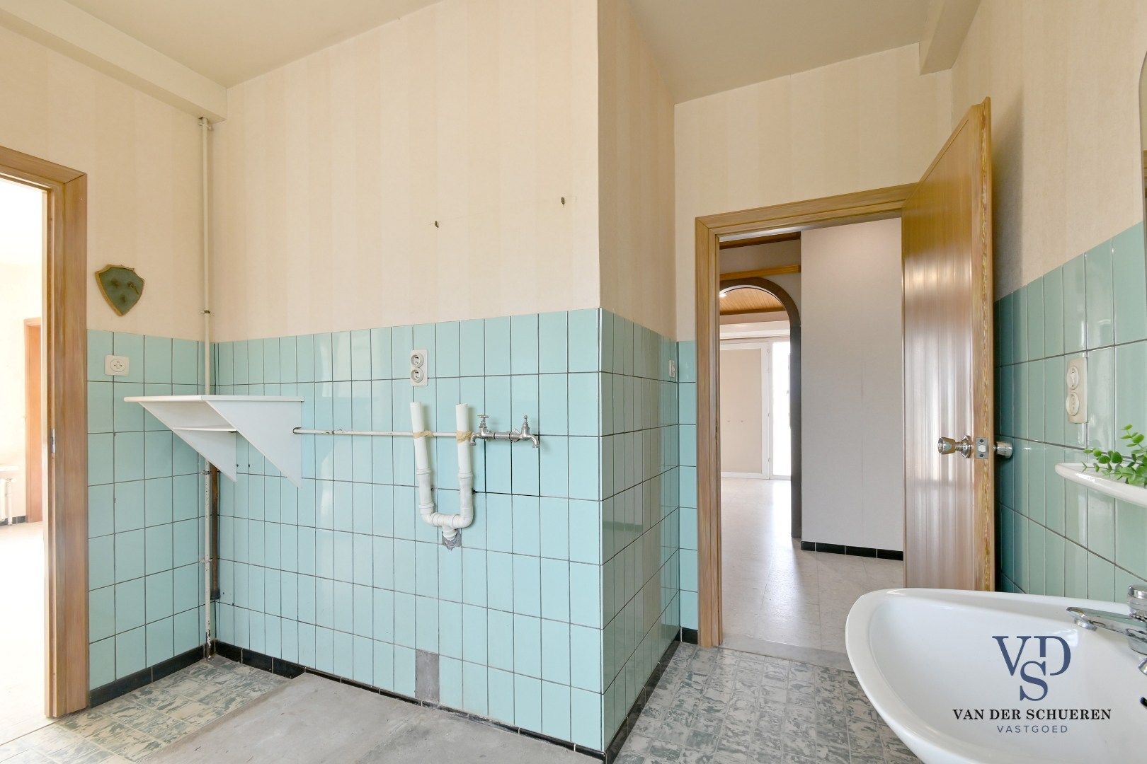 Te renoveren bungalow op een perceel van ca. 2.840 m² foto 16