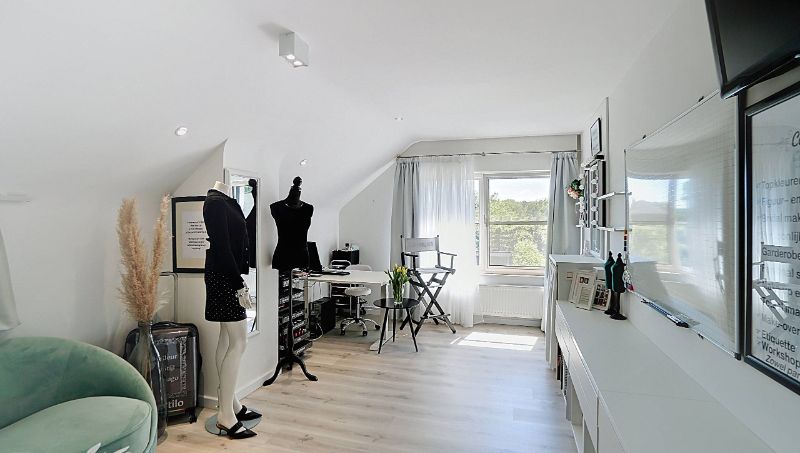 Zeer rustig gelegen villa van 330m² op 8a45ca met prachtige zuidgerichte tuin foto 26