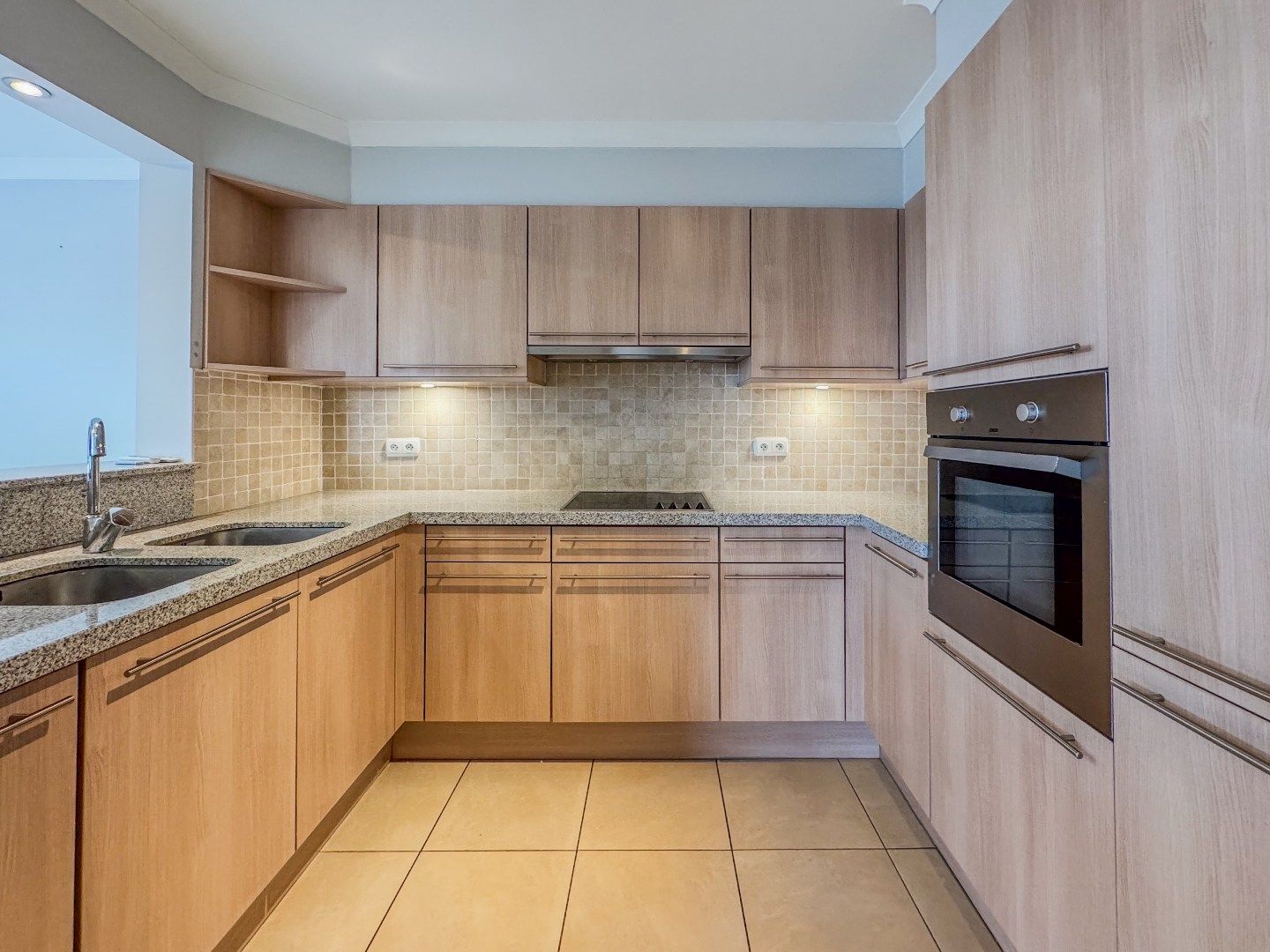 Ruim appartement met 2 slaapkamers en terras met prachtige vergezichten! foto 4