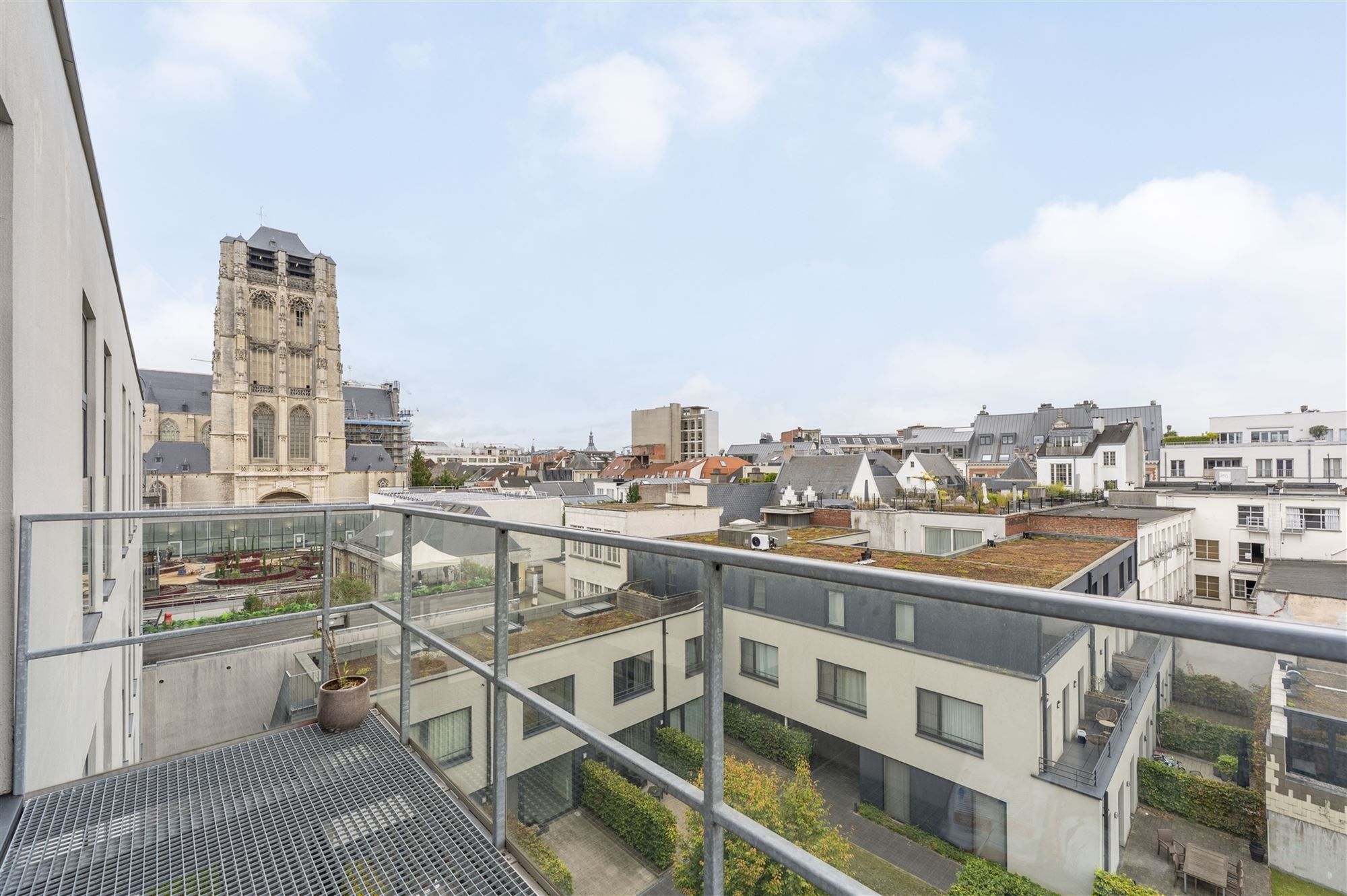Karaktervol 2 slk appartement met terras foto 9