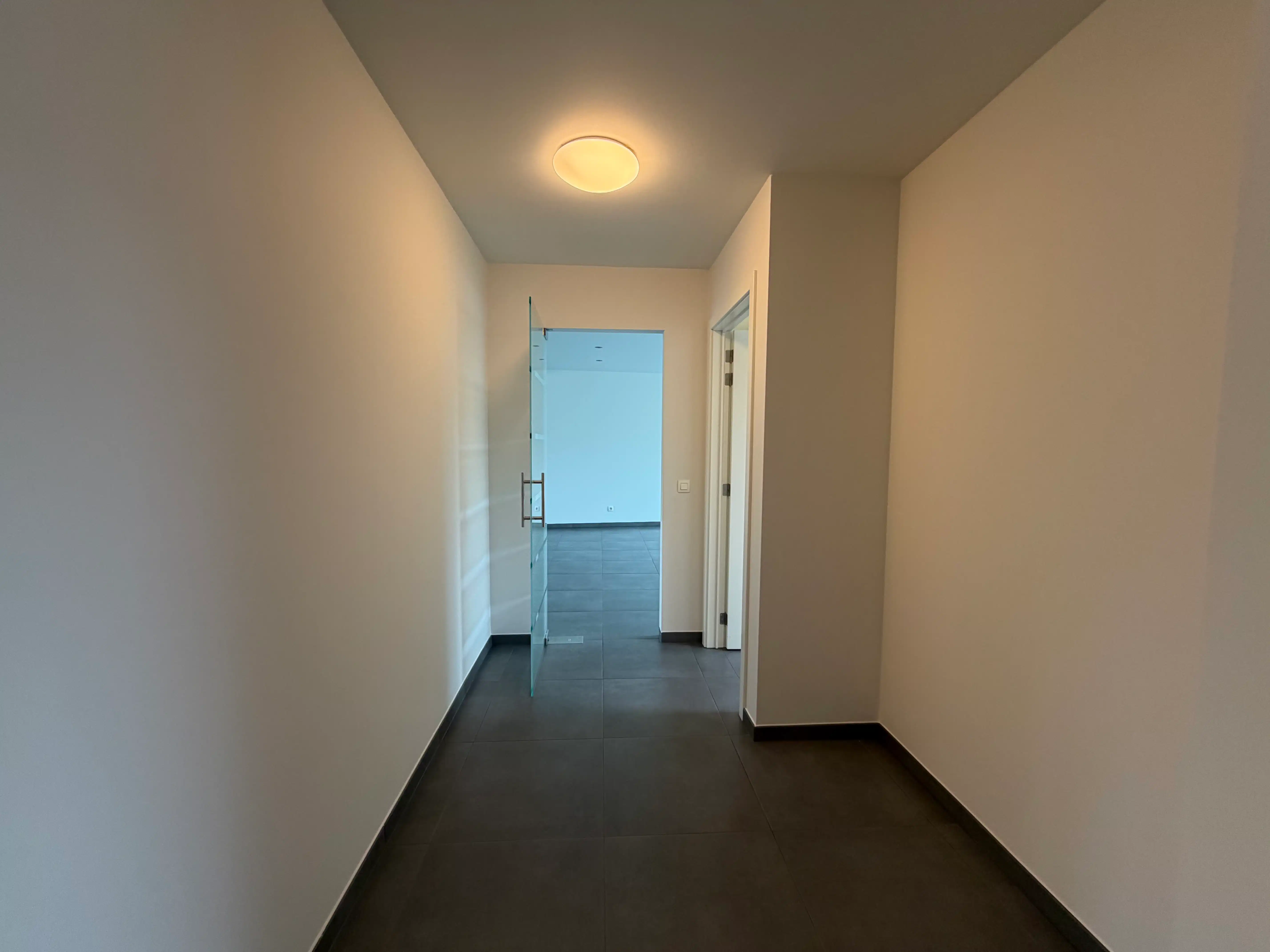 Instapklaar appartement met 2 slaapkamers en terras foto 2