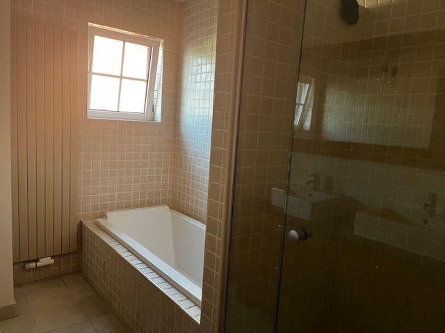Knap twee slaapkamer appartement met ondergrondse staanplaats foto 5