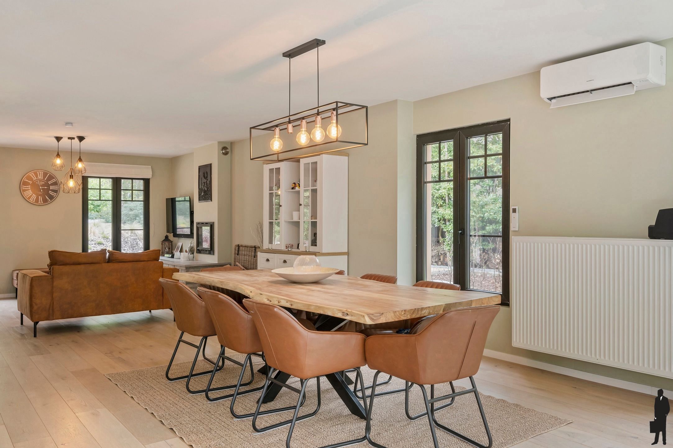 Volledige gerenoveerde villa te koop foto 13