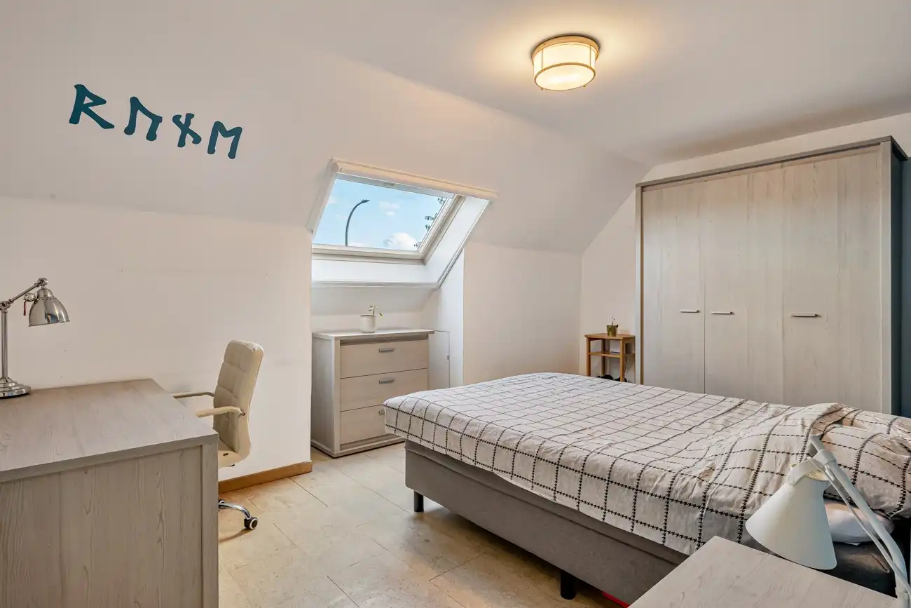 Charmante gerenoveerde woning met 5 slpks op een rustige ligging foto 19