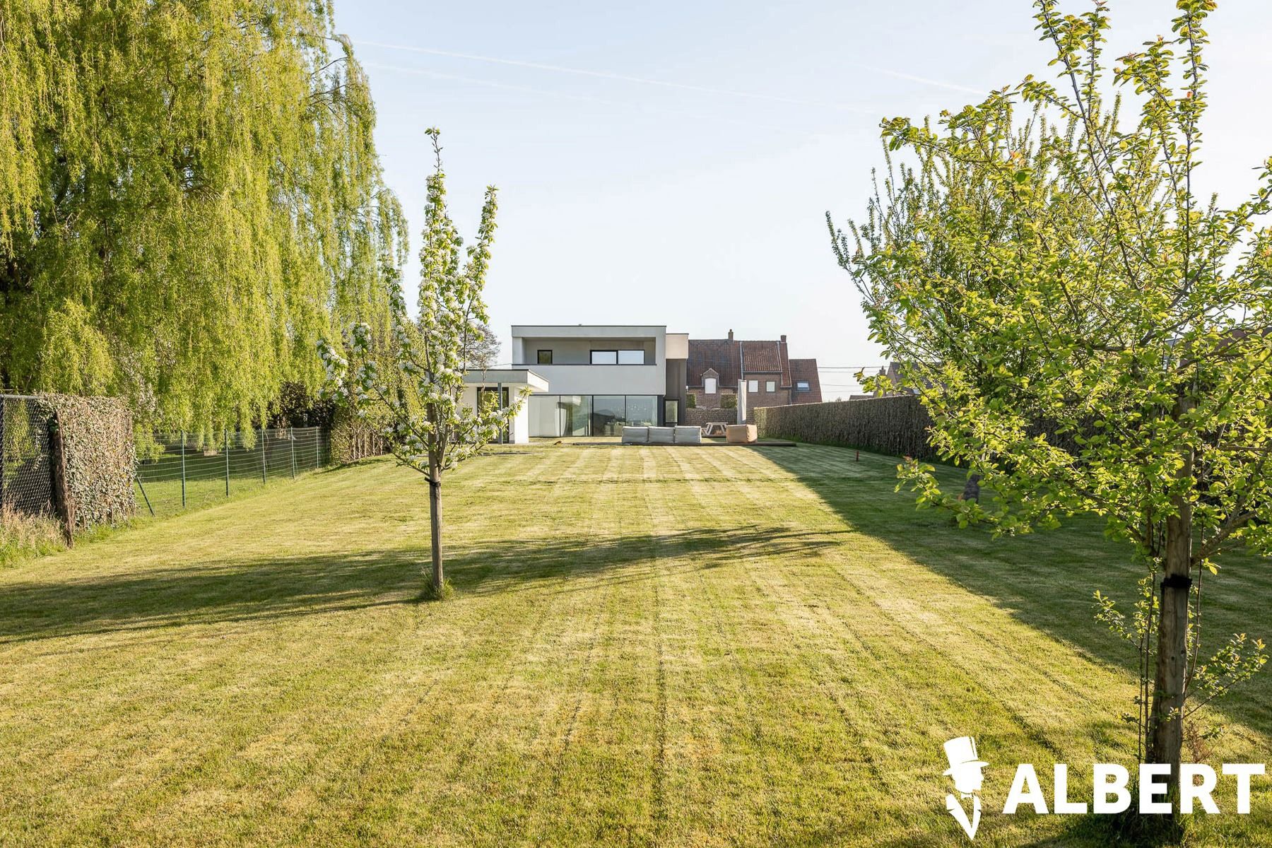 Unieke eigentijdse villa met zwembad foto 21