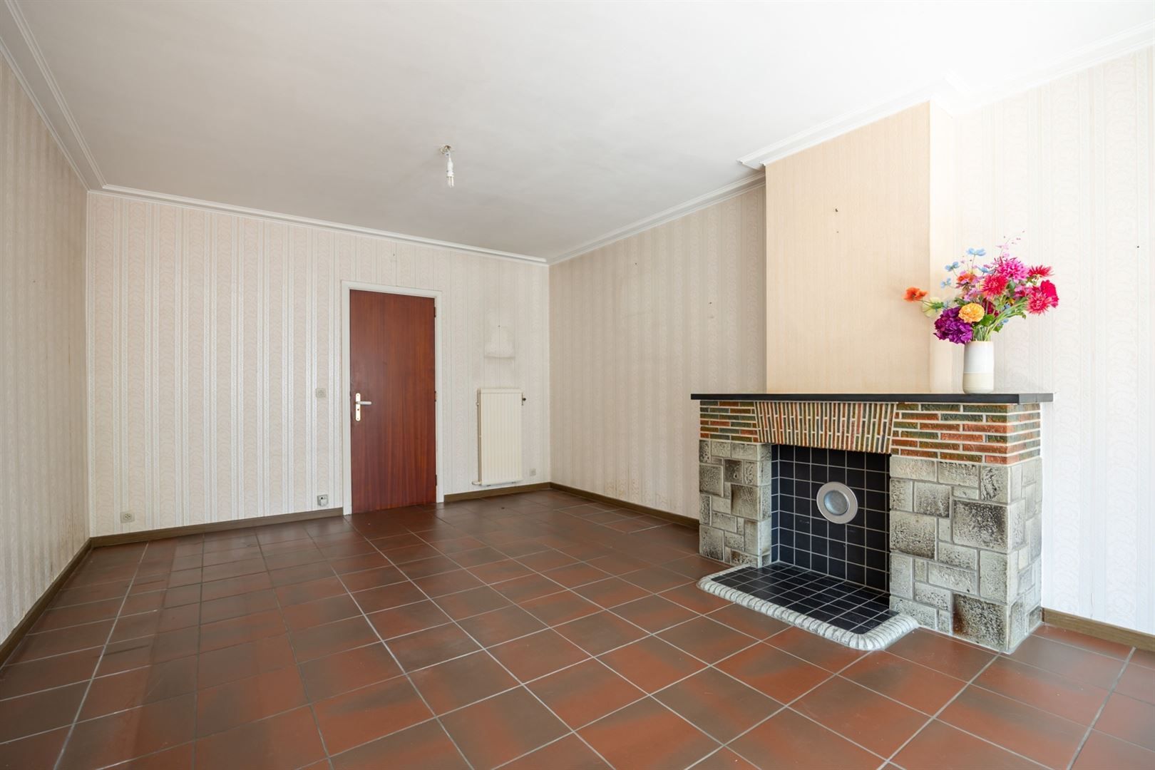 Halfopen gelijkvloers appartement met garage foto 3